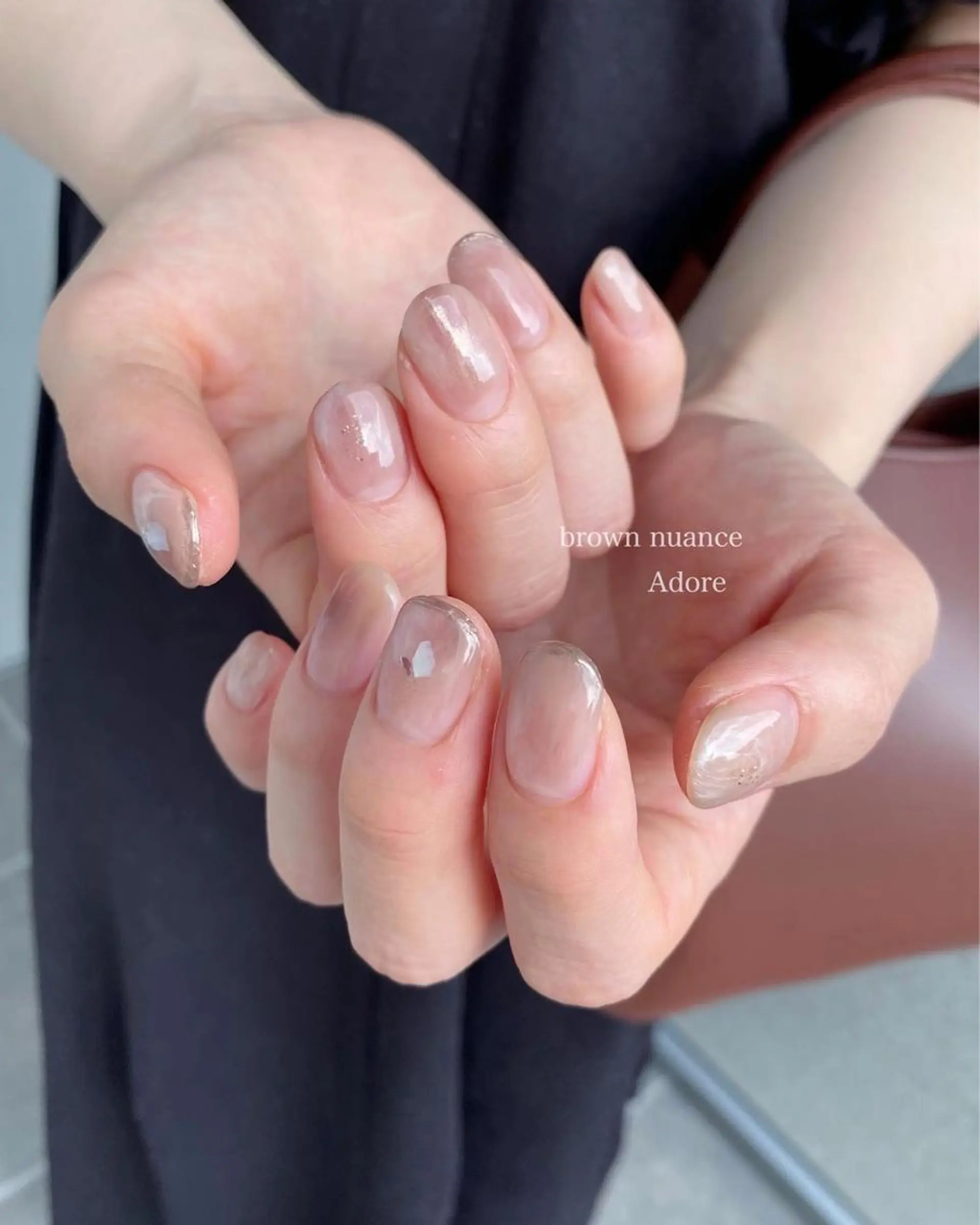 ネイル ブラウン クリアネイル ミラーネイル ニュアンスネイル シンプルネイル ハンドネイル Nail Adore.のネイルデザイン