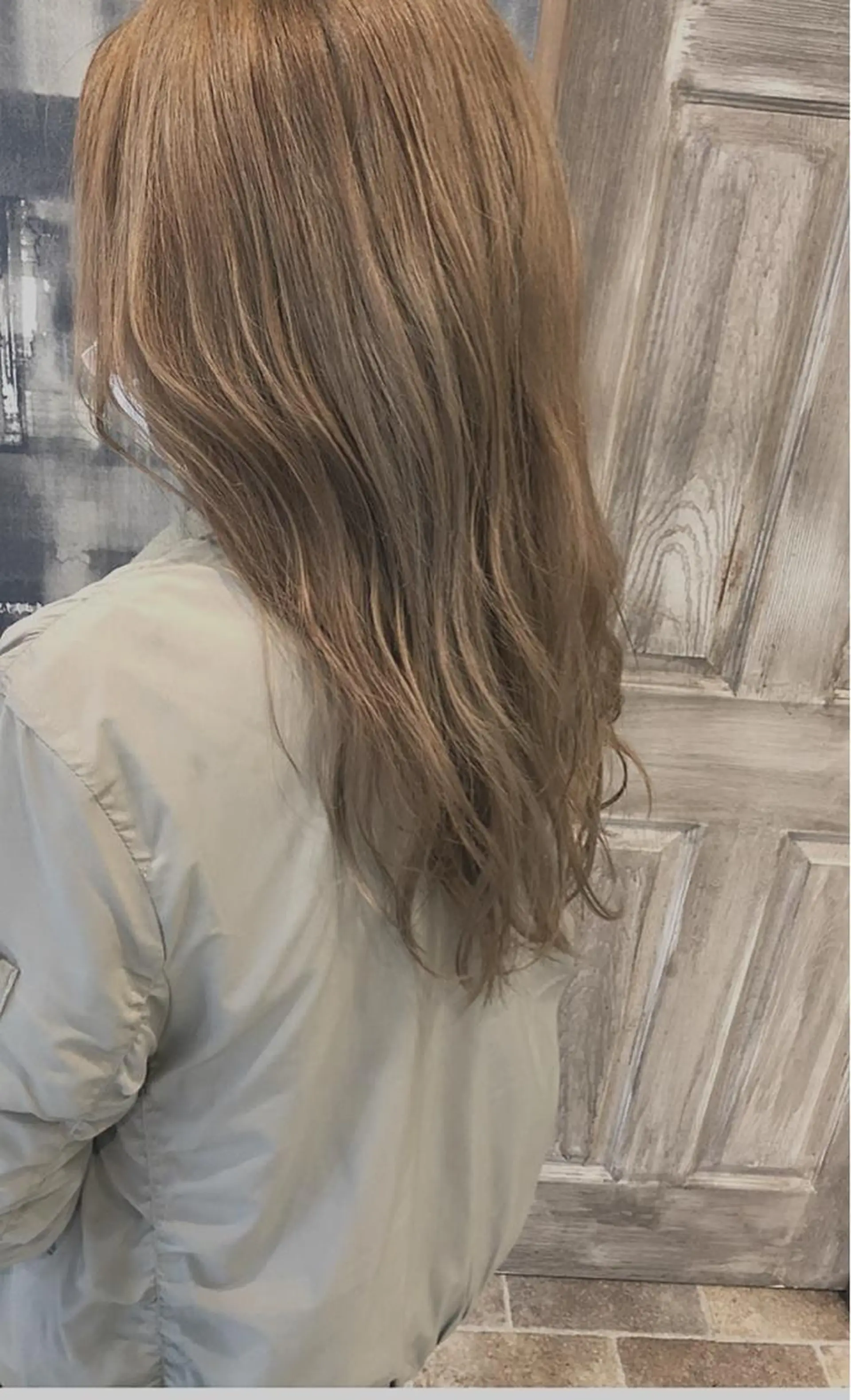 セミロング カラー ベージュカラー ハイトーンカラー ハイトーンベージュ ヘアカラー トリートメント hair  design  ALBERO所属・日高 香織のヘアスタイル