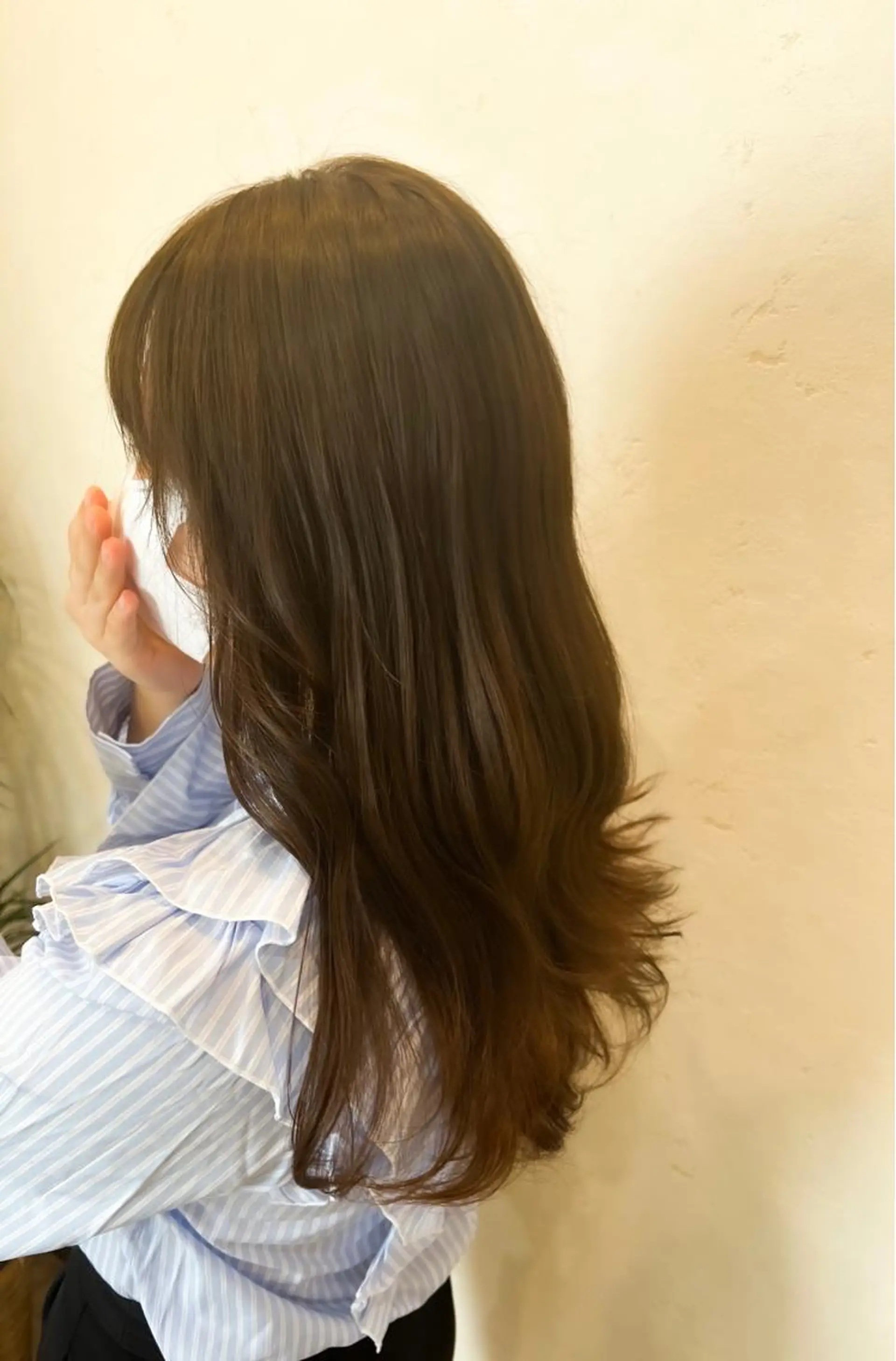 ロング カラー 透明感カラー グレージュ 工藤 梨花のヘアスタイル