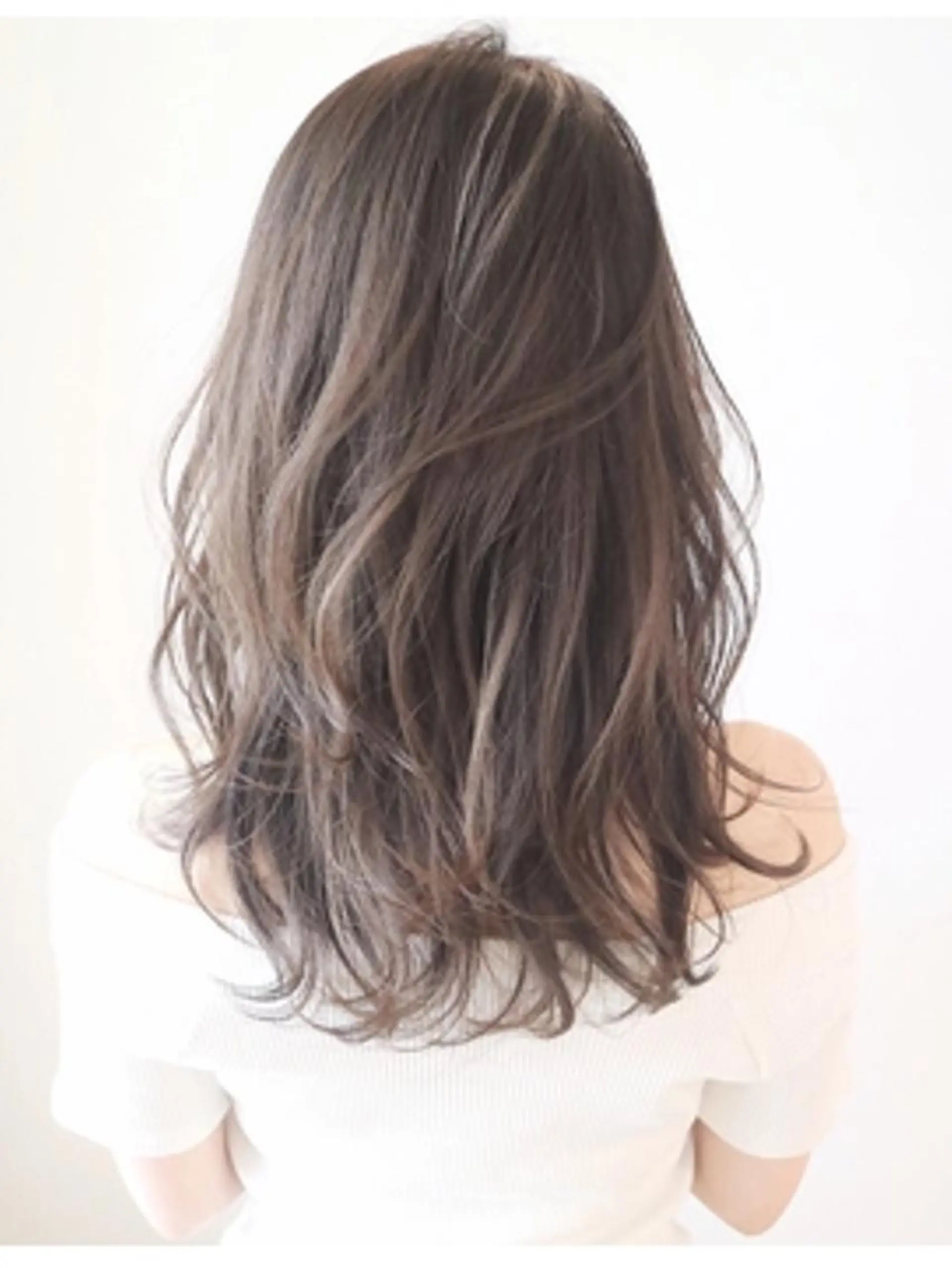 カラー デザインカラー Lienのヘアスタイル