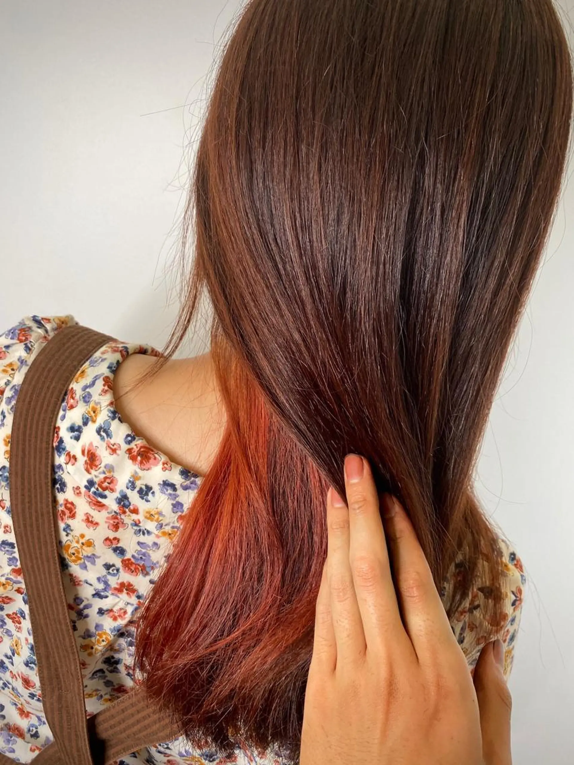 セミロング カラー ブラウンカラー インナーカラー ピンクカラー ピンクブラウン カット ヘアカラー salowin梅田茶屋町suite所属・ハイトーンヘア/ 島崎　タクミのヘアスタイル