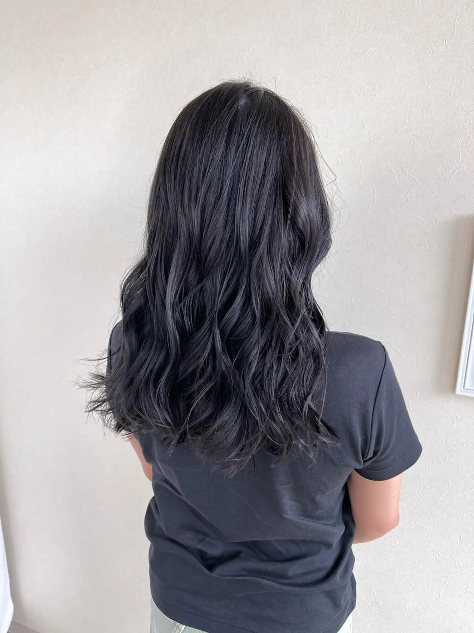 セミロング カラー グレージュ ネイビーカラー ハイライトカラー✨ グレージュ✨鎌倉光洋のヘアスタイル