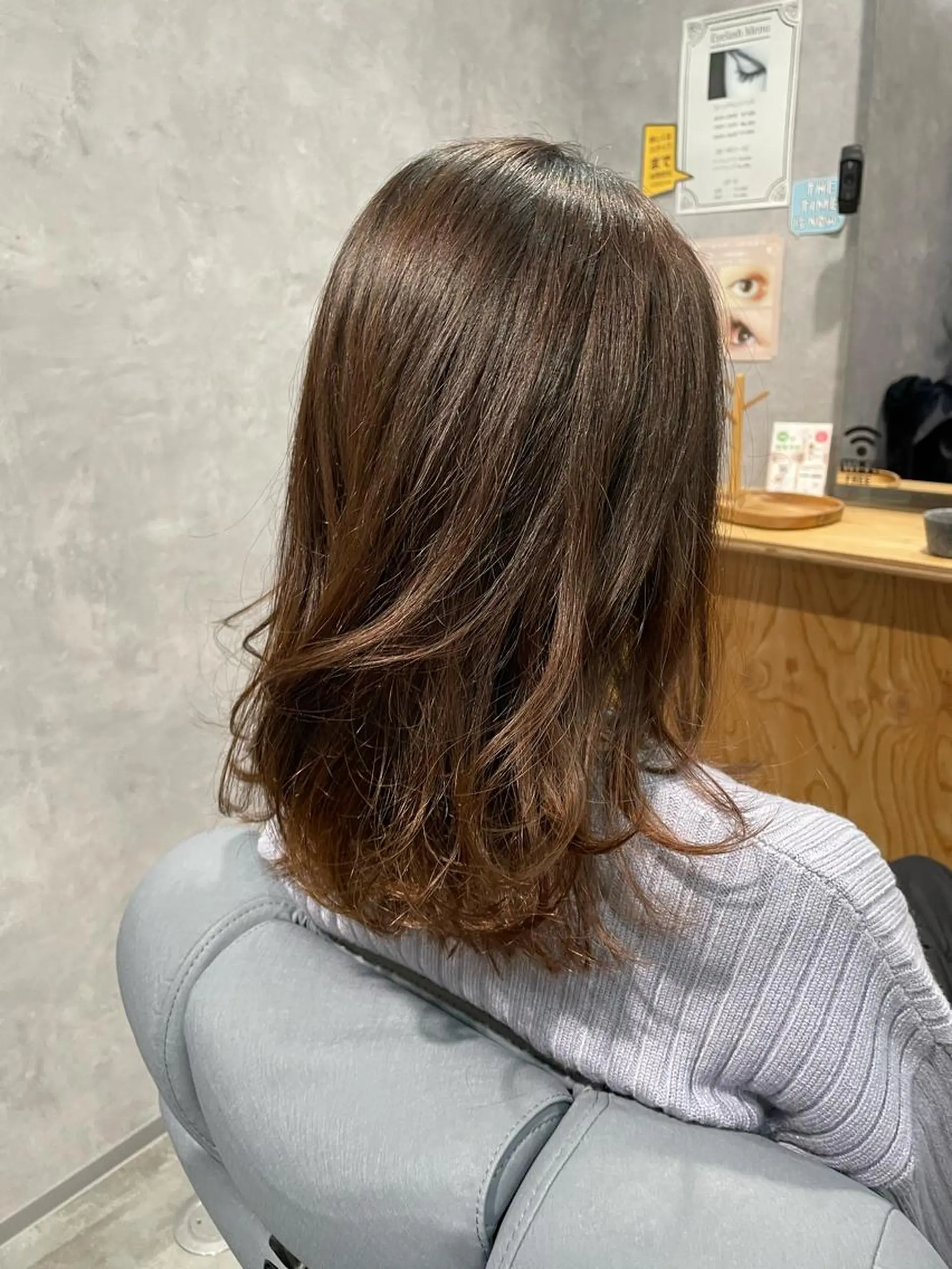 セミロング カラー 黒岩 梨沙のヘアスタイル