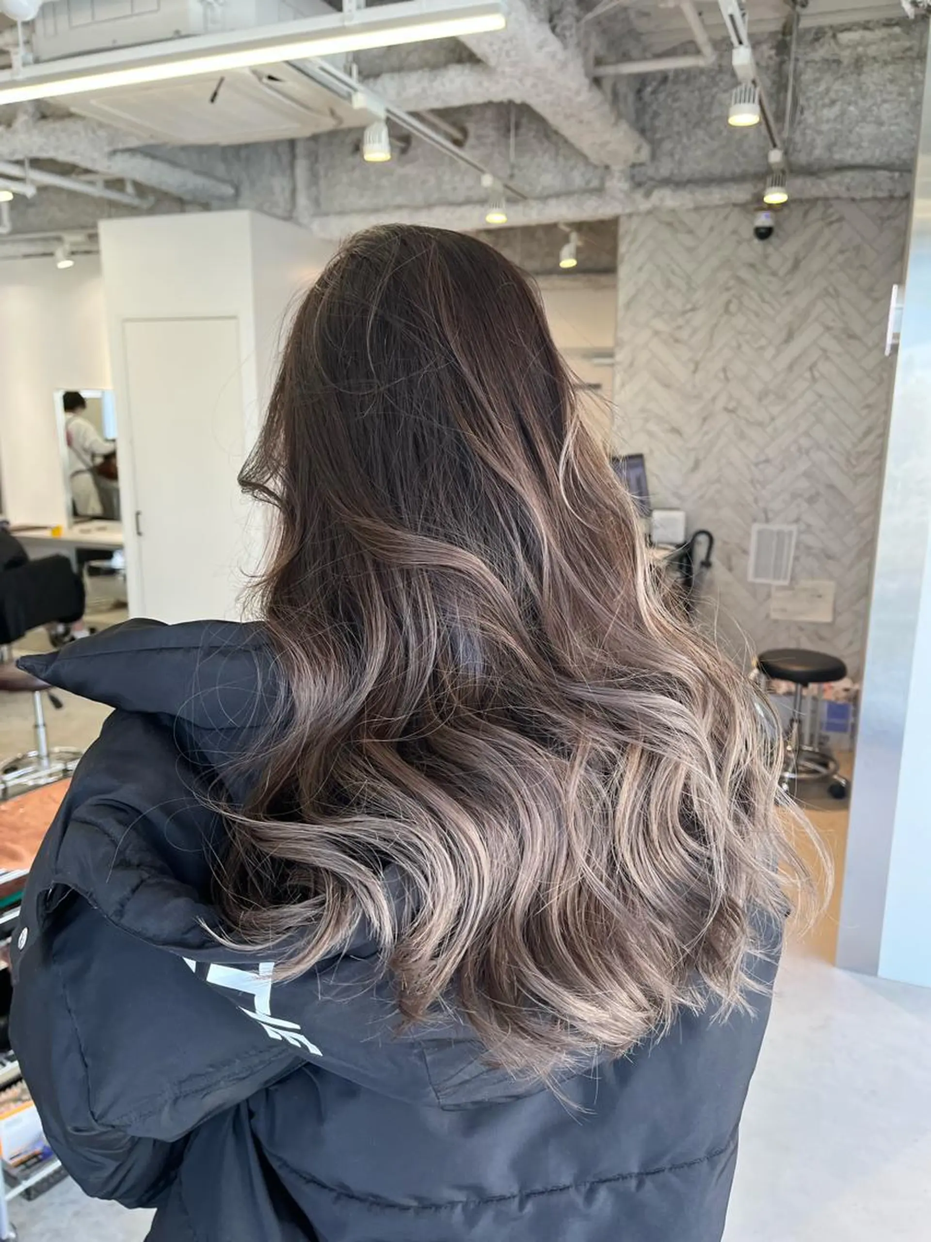 ロング karin💋海外 バタフライカットのヘアスタイル