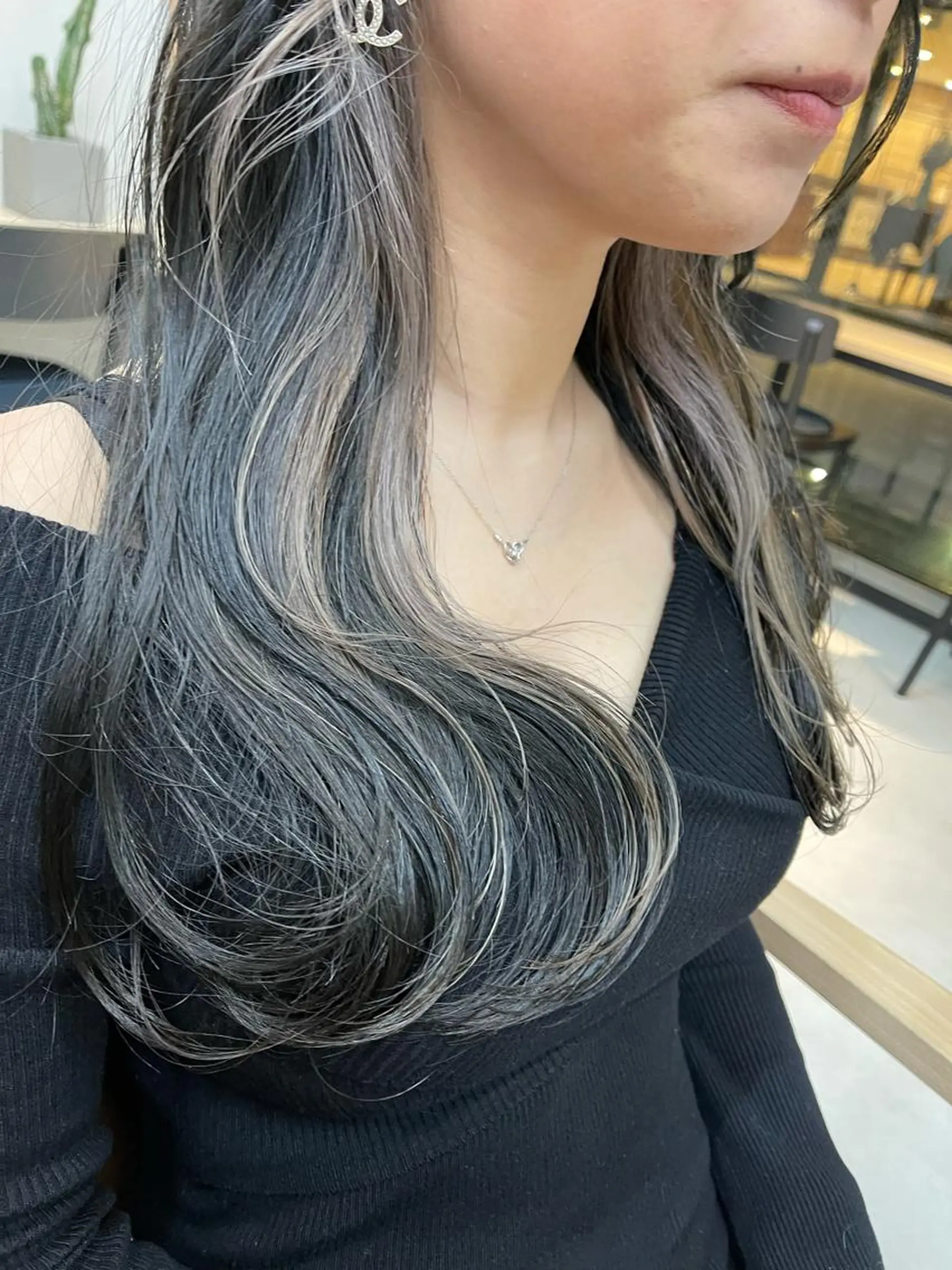 ロング カラー ベージュカラー ブリーチ フォギーベージュ インナーカラー mee.urawa所属・似合わせショート×透 明感/やじまたかしのヘアスタイル