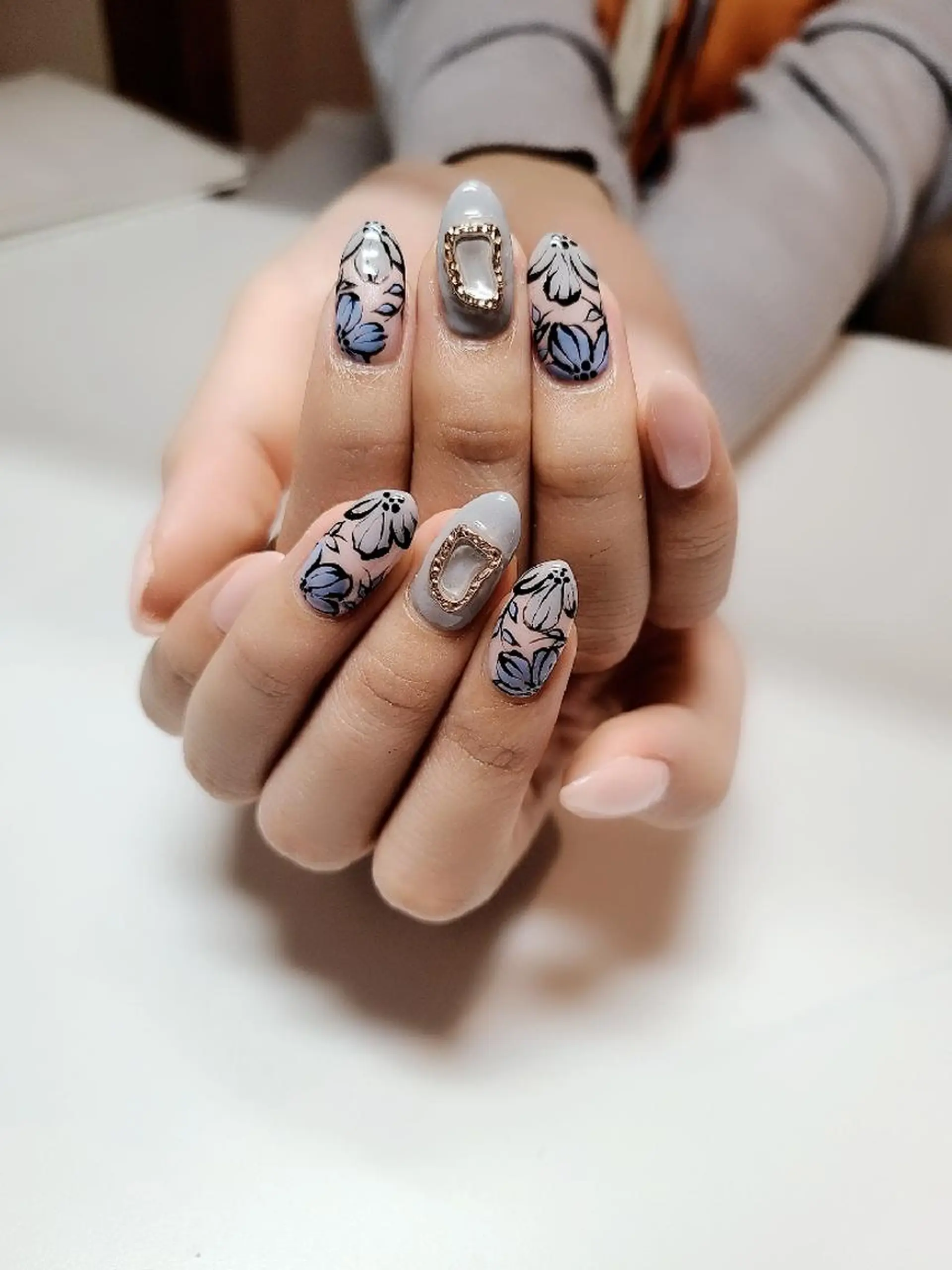 ネイル アートネイル ビーケア自由が丘所属・えみ えみのネイルデザイン