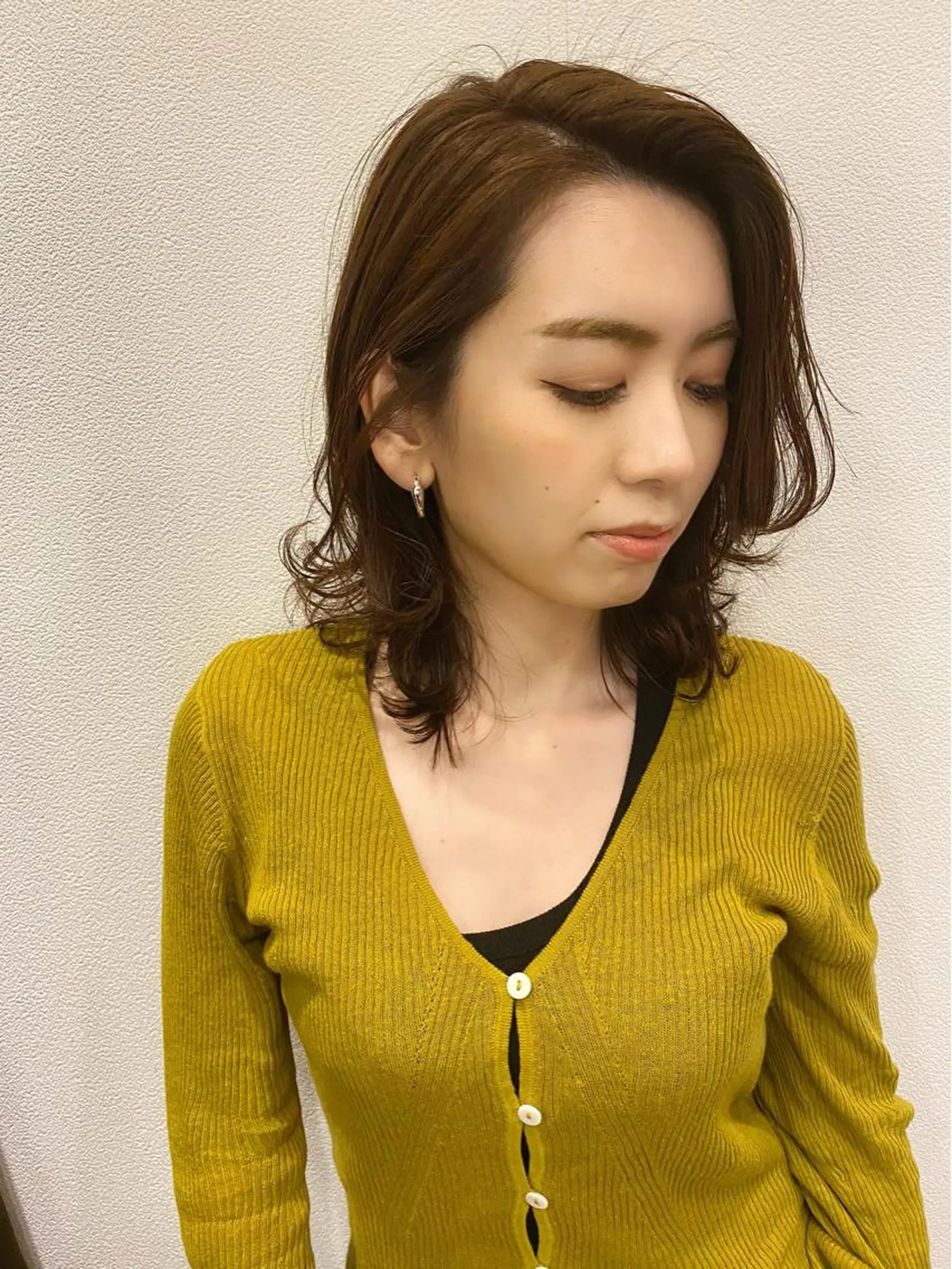 ミディアム カラー 岡田 拓也のヘアスタイル