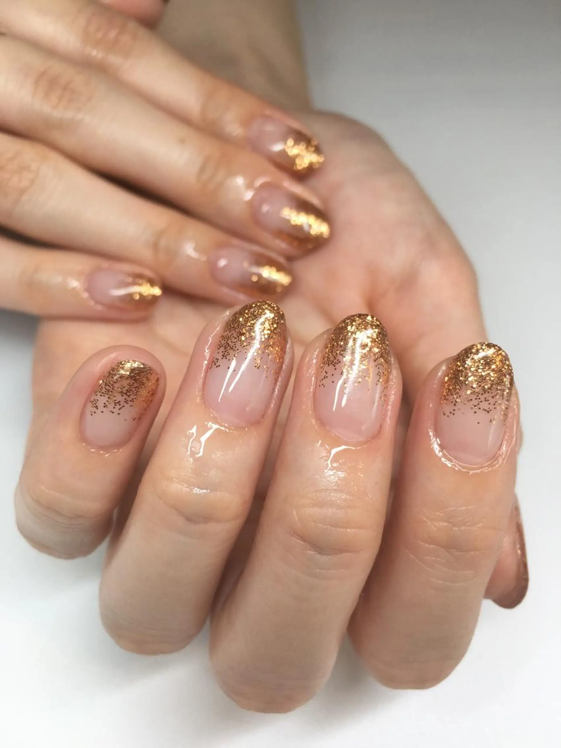 ネイル ゴールド グラデーション ラメ(グリッター) ラメグラデーション glow_ nailのネイルデザイン