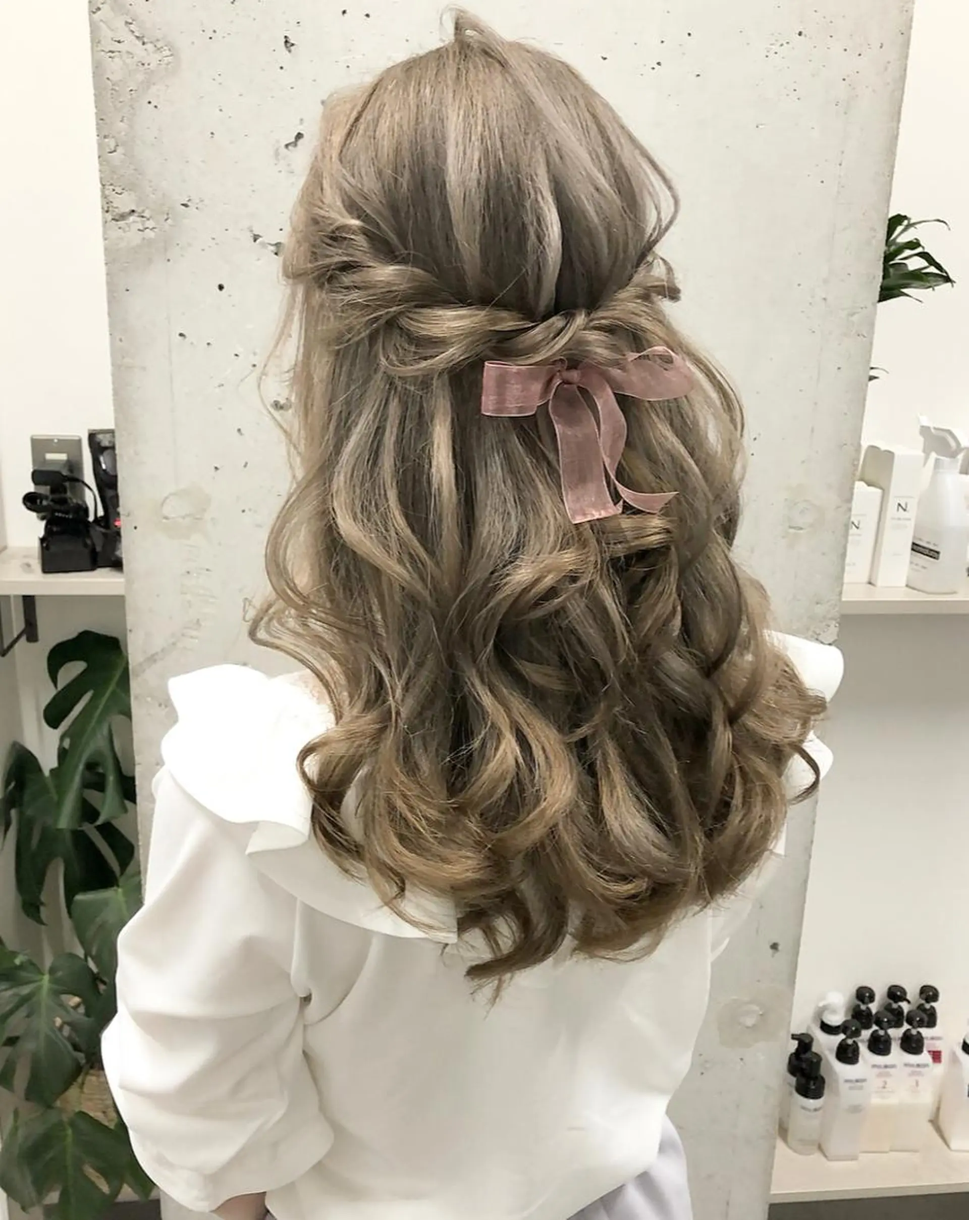 ロング カラー ヘアアレンジ ハーフアップ ヘアカラー トリートメント autre所属・大久保 ひでなりのヘアスタイル