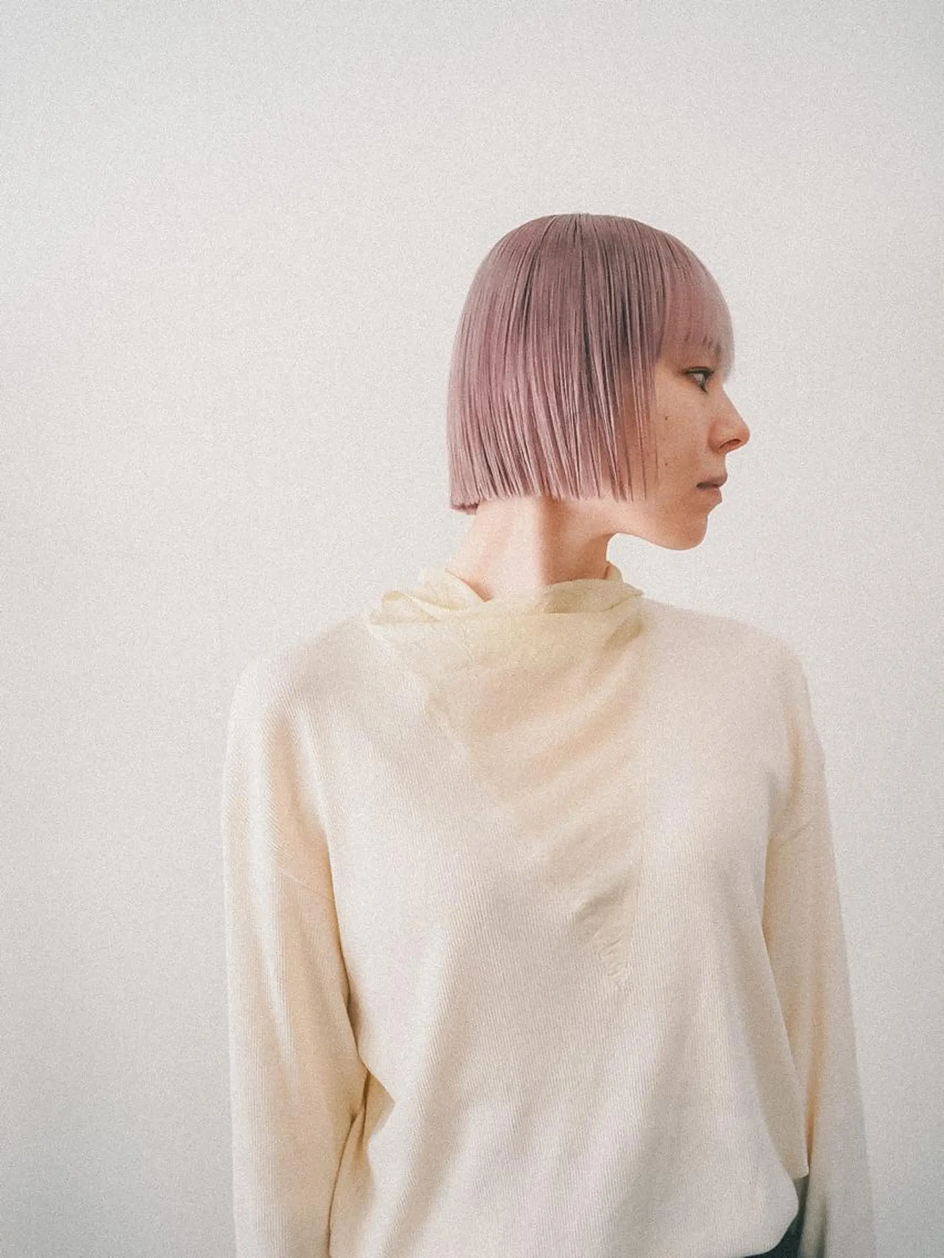 ショート カラー 切りっぱなしボブ ピンクカラー ホワイトピンク ボブ ハイトーンカラー RYUのヘアスタイル