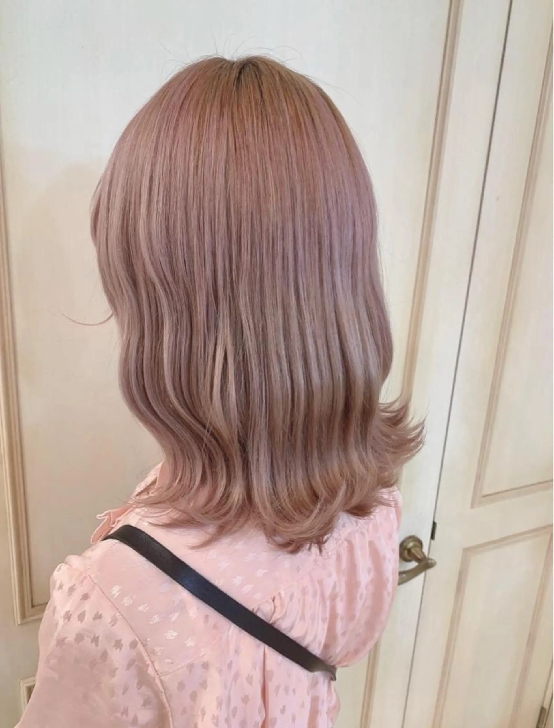 セミロング カラー ヘアアレンジ 海外レイヤー鯉渕 【海外風メンズも◎】のヘアスタイル