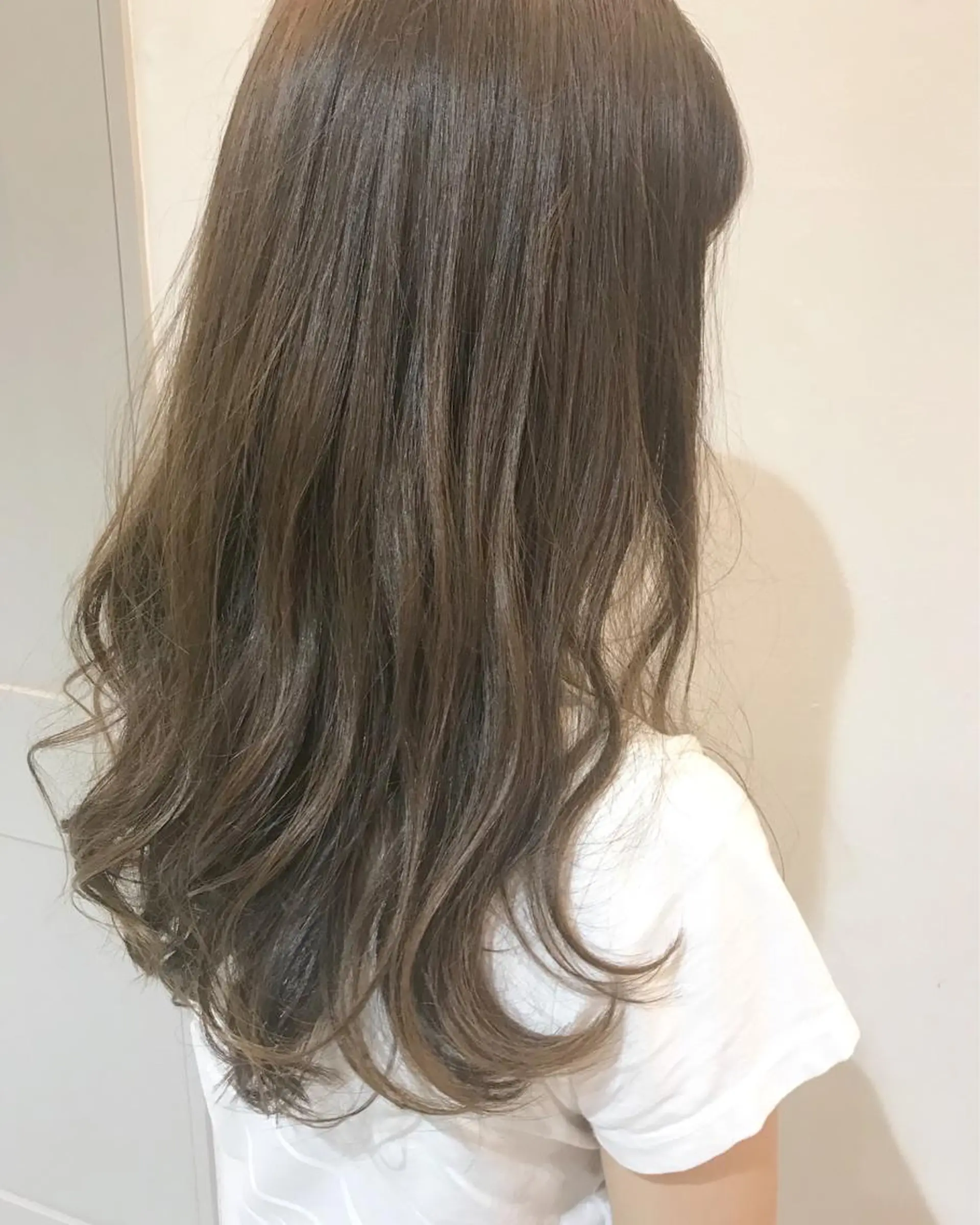 ロング カラー ベージュカラー ミルクティーベージュ 吉田 早織のヘアスタイル