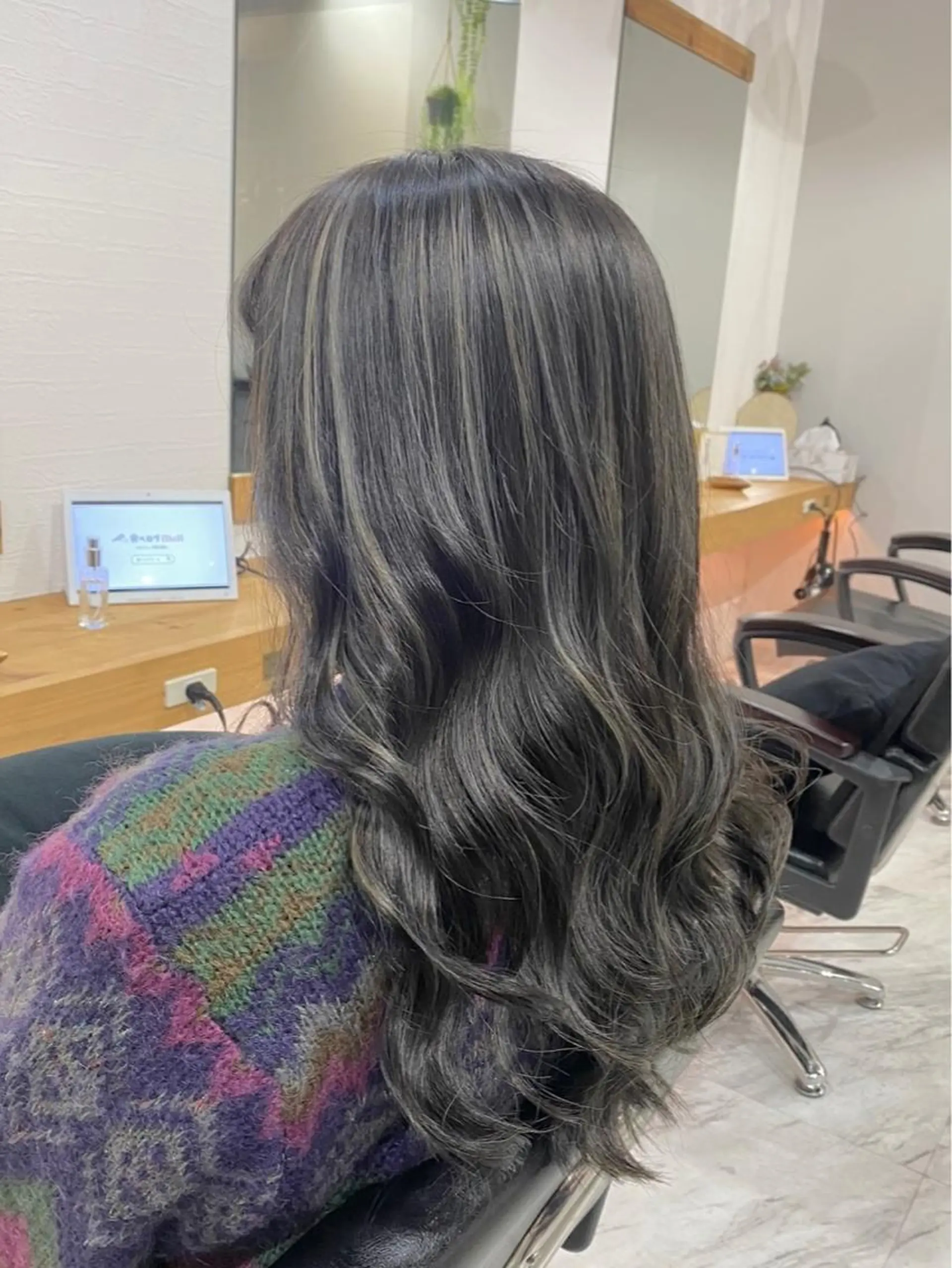 ロング カラー ハイライトカラー ハイライト カット ヘアカラー IwAsh二俣川所属・IwAsh✄﻿ アオイのヘアスタイル