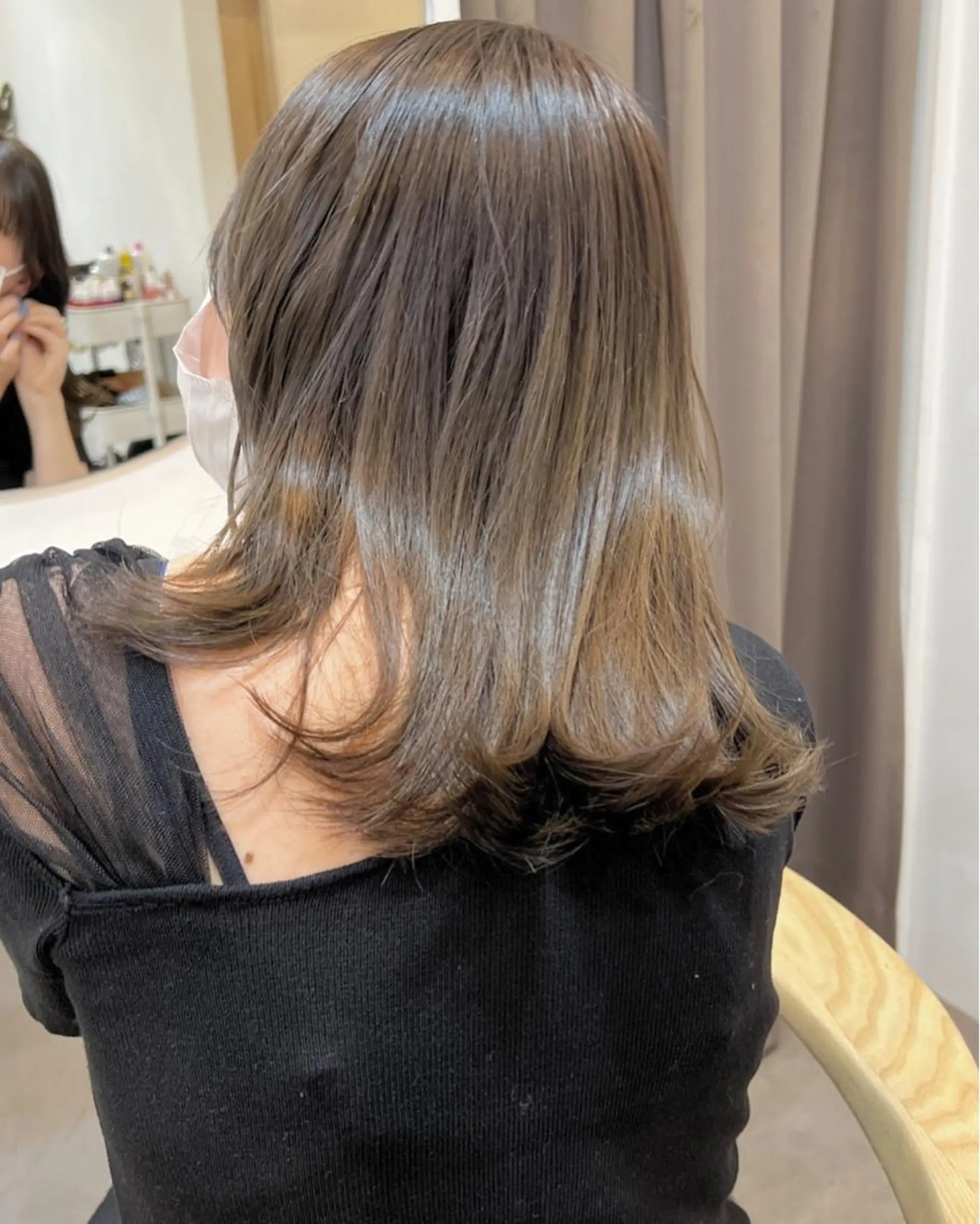 ミディアム カラー ベージュカラー ブリーチ グレージュ ハイトーンカラー ハイトーンベージュ レイヤーカット ボブパーマNo.1のヘアスタイル