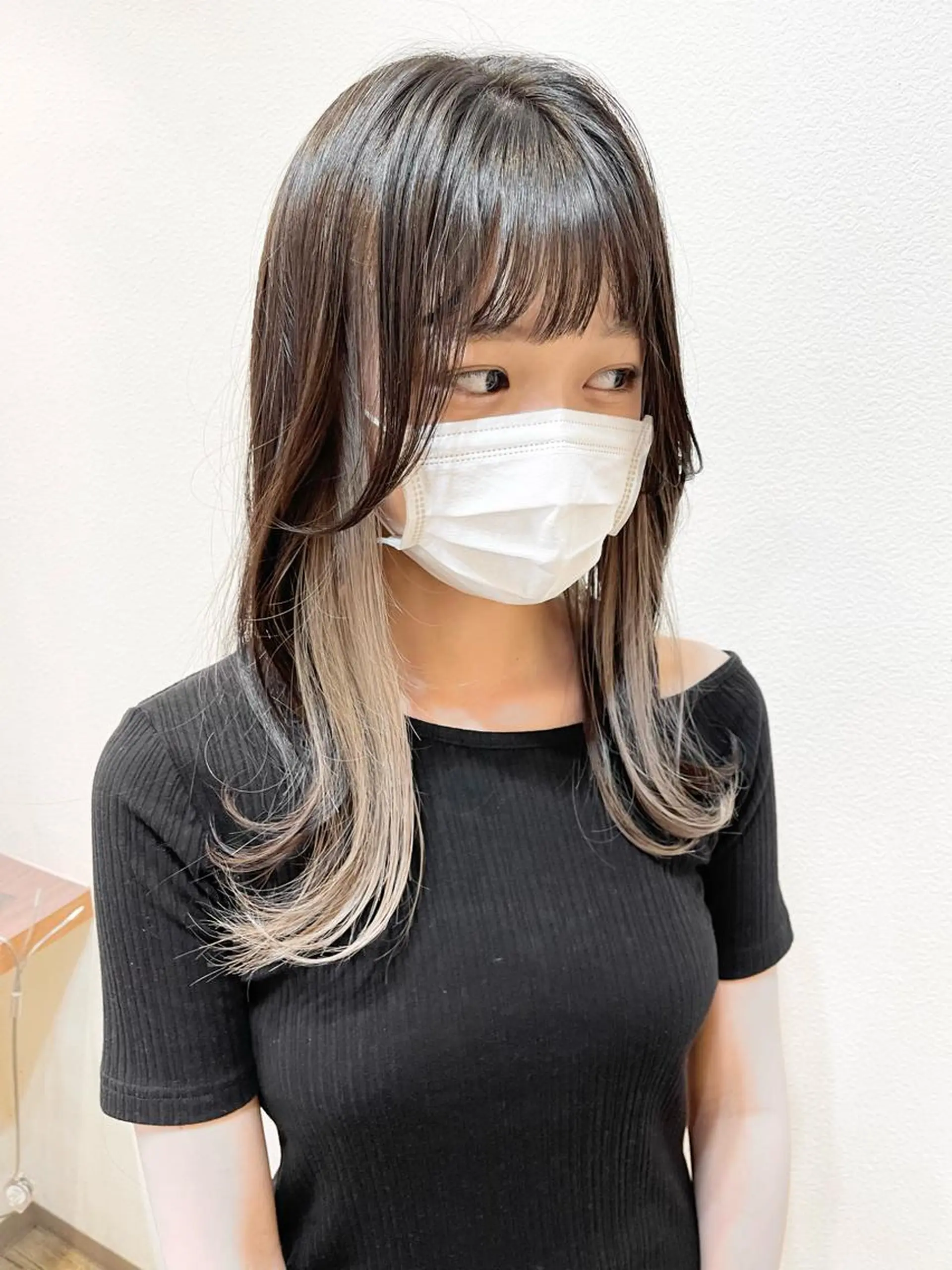 セミロング カラー ベージュカラー インナーカラー ホワイトベージュ 伊藤 一樹のヘアスタイル