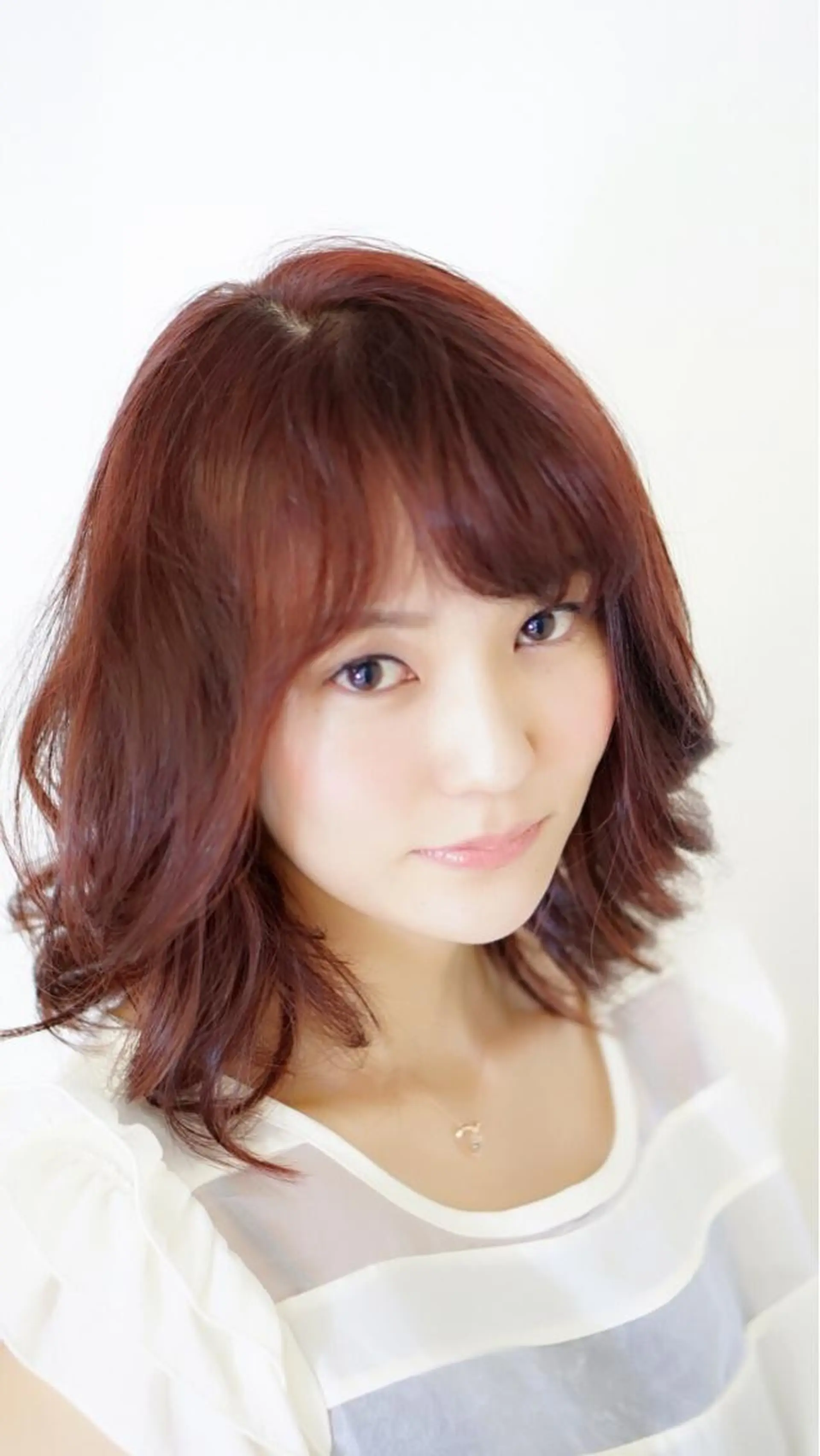 ミディアム カラー レッドカラー レイヤーカット 森田 優也のヘアスタイル