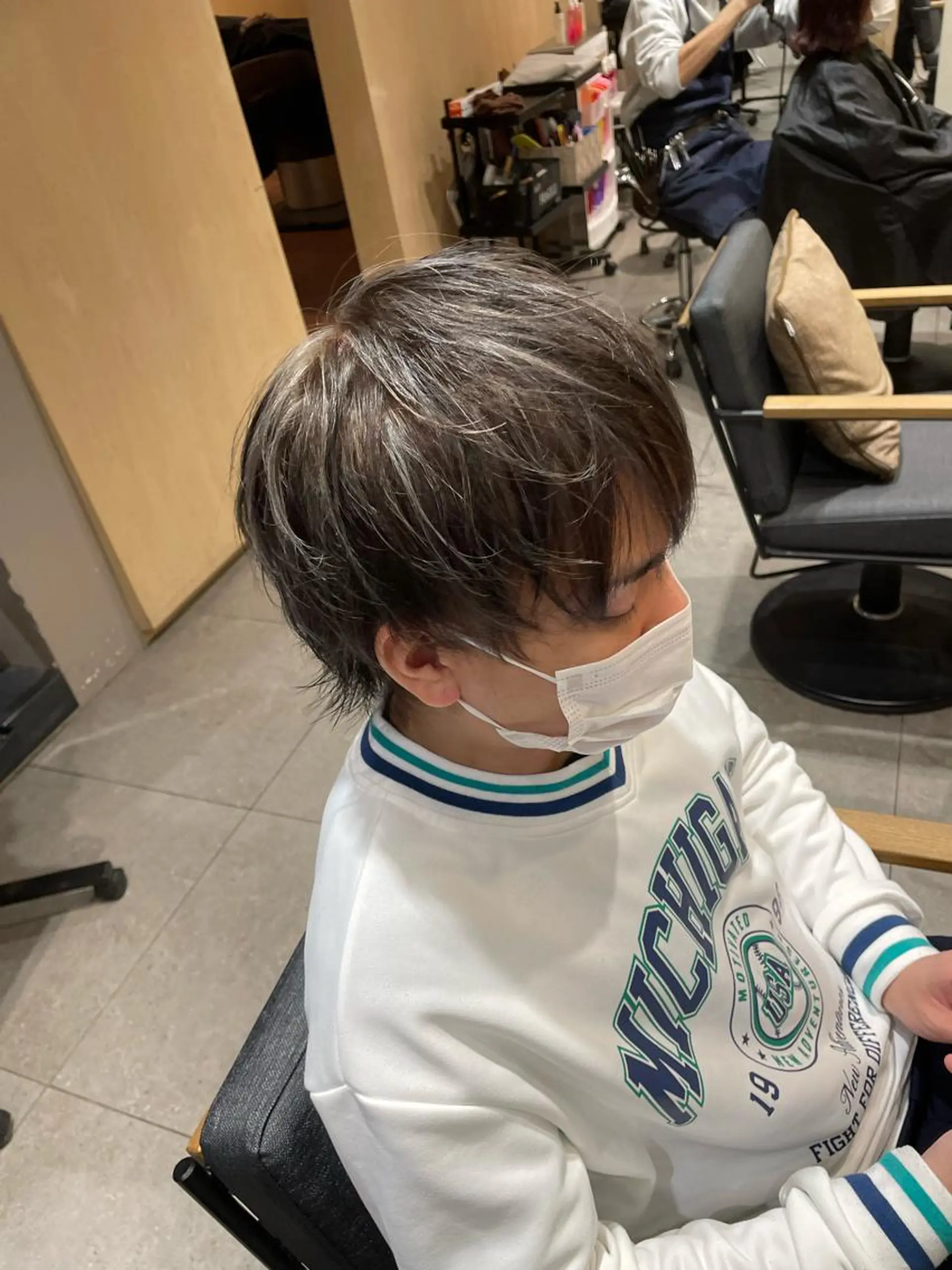 カラー メンズ メンズハイライト ハイライトカラー シルバー Le'a所属・渋谷/フェード/ 國分 翔のヘアスタイル