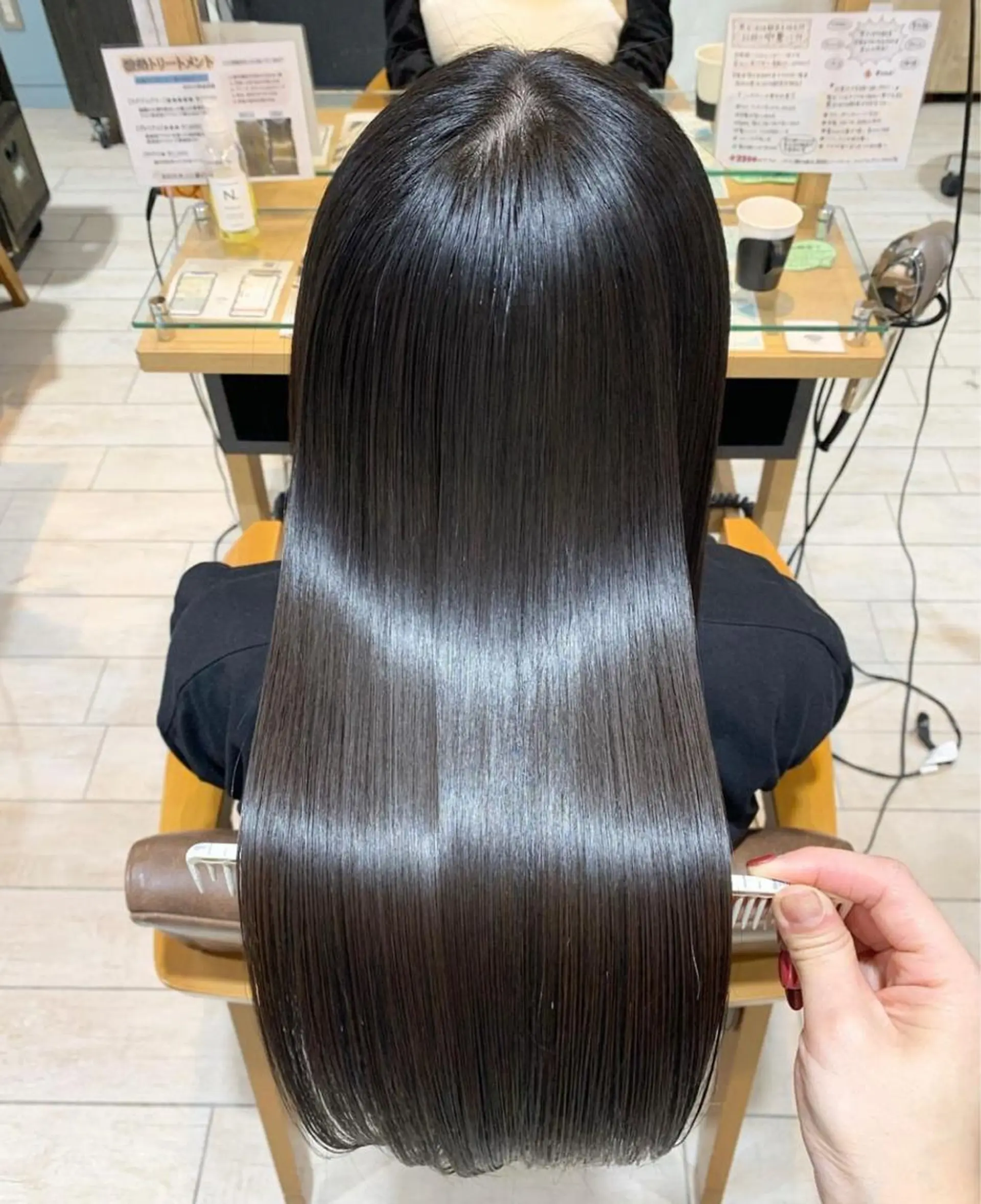 ロング カラー パーマ ヘアアレンジ マツエク・マツパ ブリーチ 髪質改善 縮毛矯正 トリートメント トリートメント まろやかベージュ／ 大上なおみのヘアスタイル