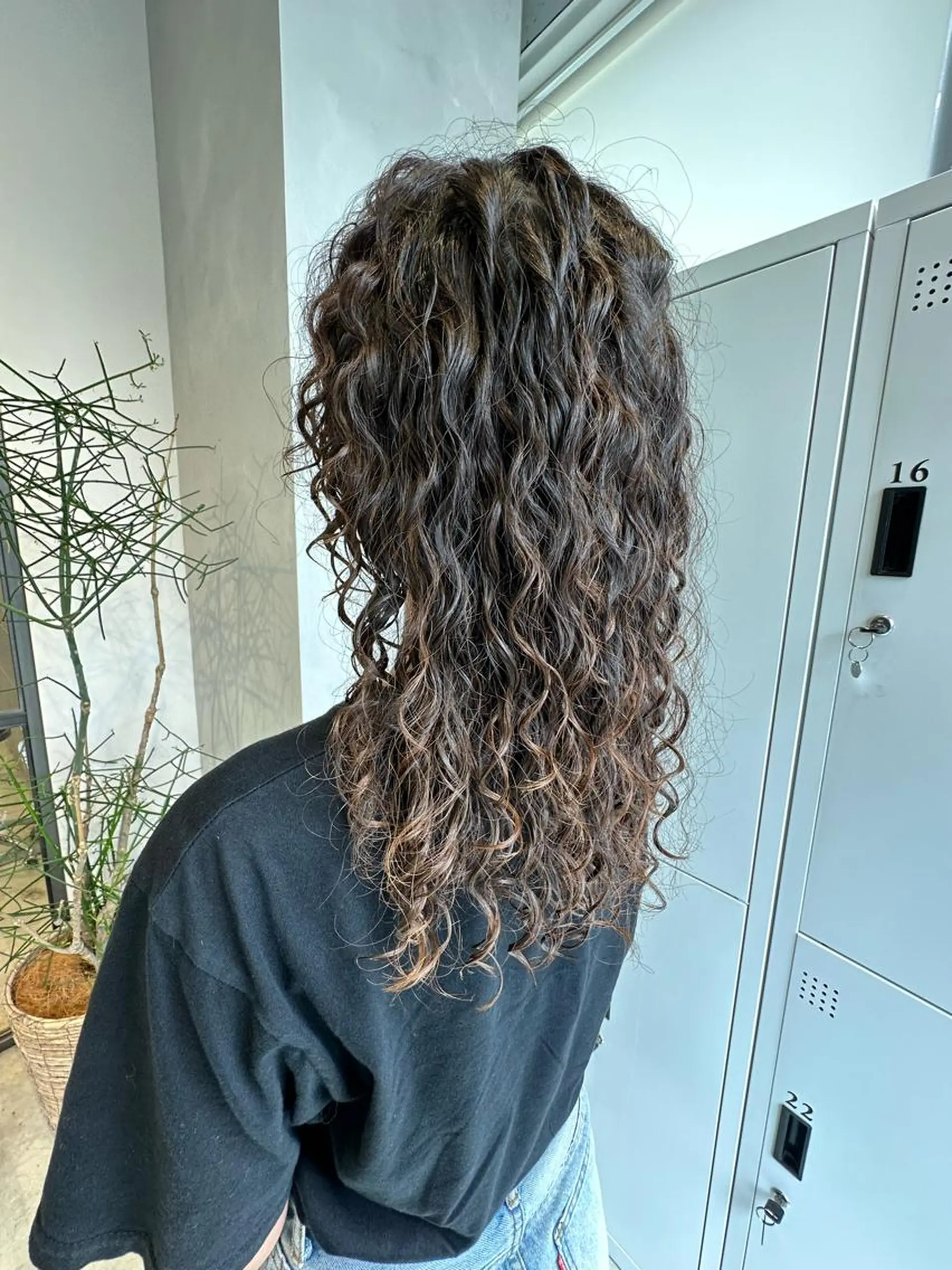 パーマ カット パーマ トリートメント 🟢ウルフ／スパイラ ルパーマ／大西🟢のヘアスタイル