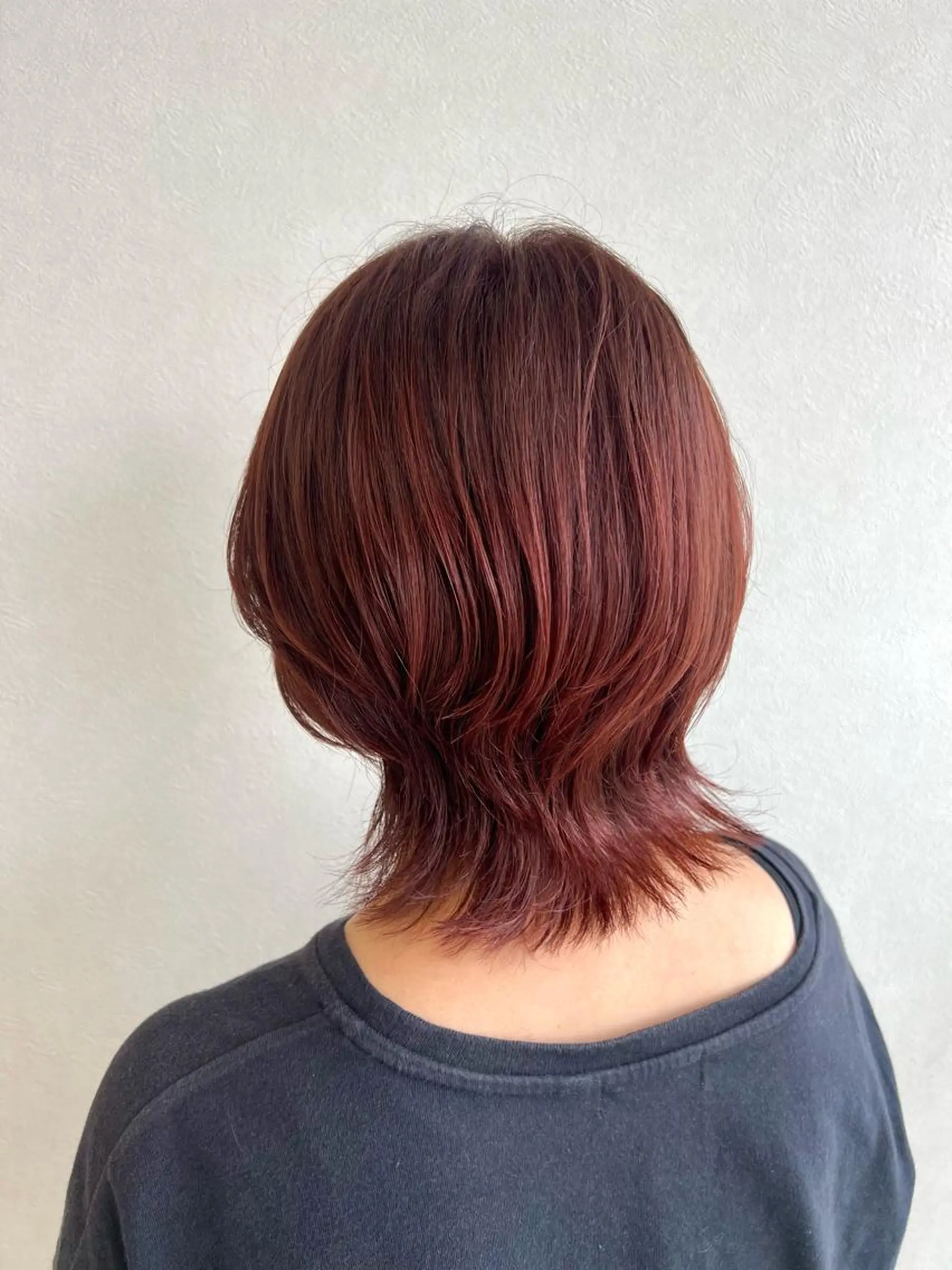 ミディアム ウルフカット ヘアカラー ショート/白髪ぼかし 君和田若菜のヘアスタイル