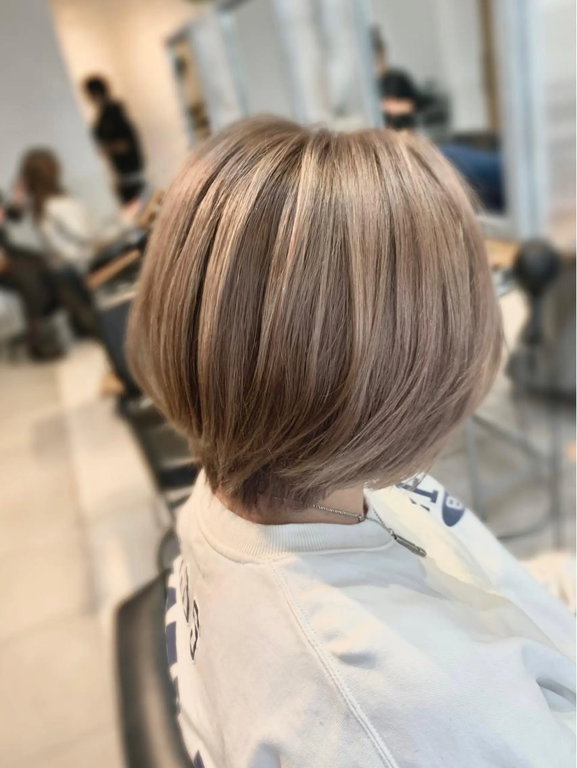 ショート カラー ベージュカラー ミルクティーベージュ ヘアカラー トリートメント 🤍🐰韓国ヘア/ レイヤー🤍菅原麻里のヘアスタイル