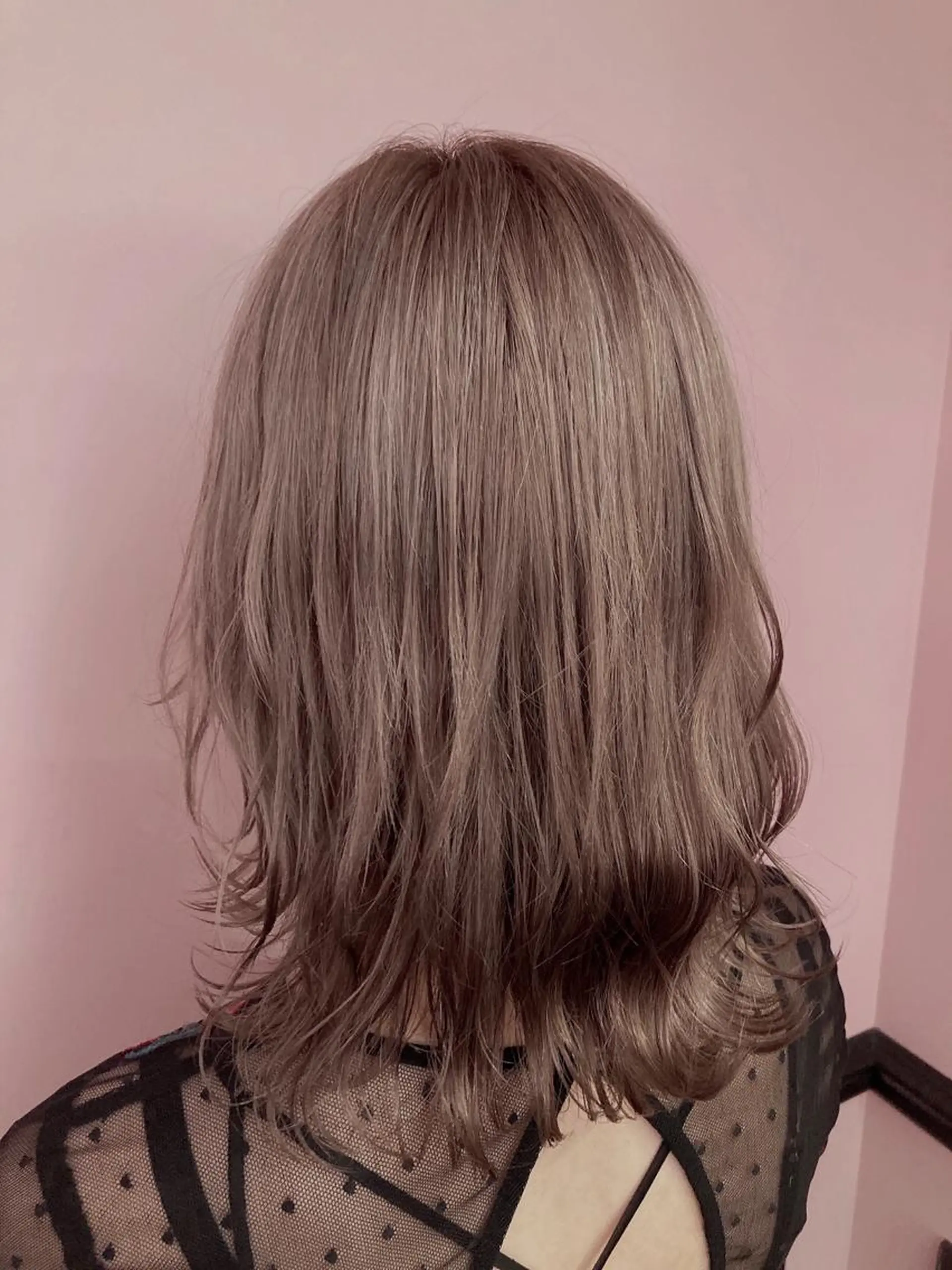 ミディアム カラー ベージュカラー ミルクティーベージュ ヘアカラー トリートメント ✨髪質改善縮毛矯正✨ 宇田川修平のエステ・リラクイメージ