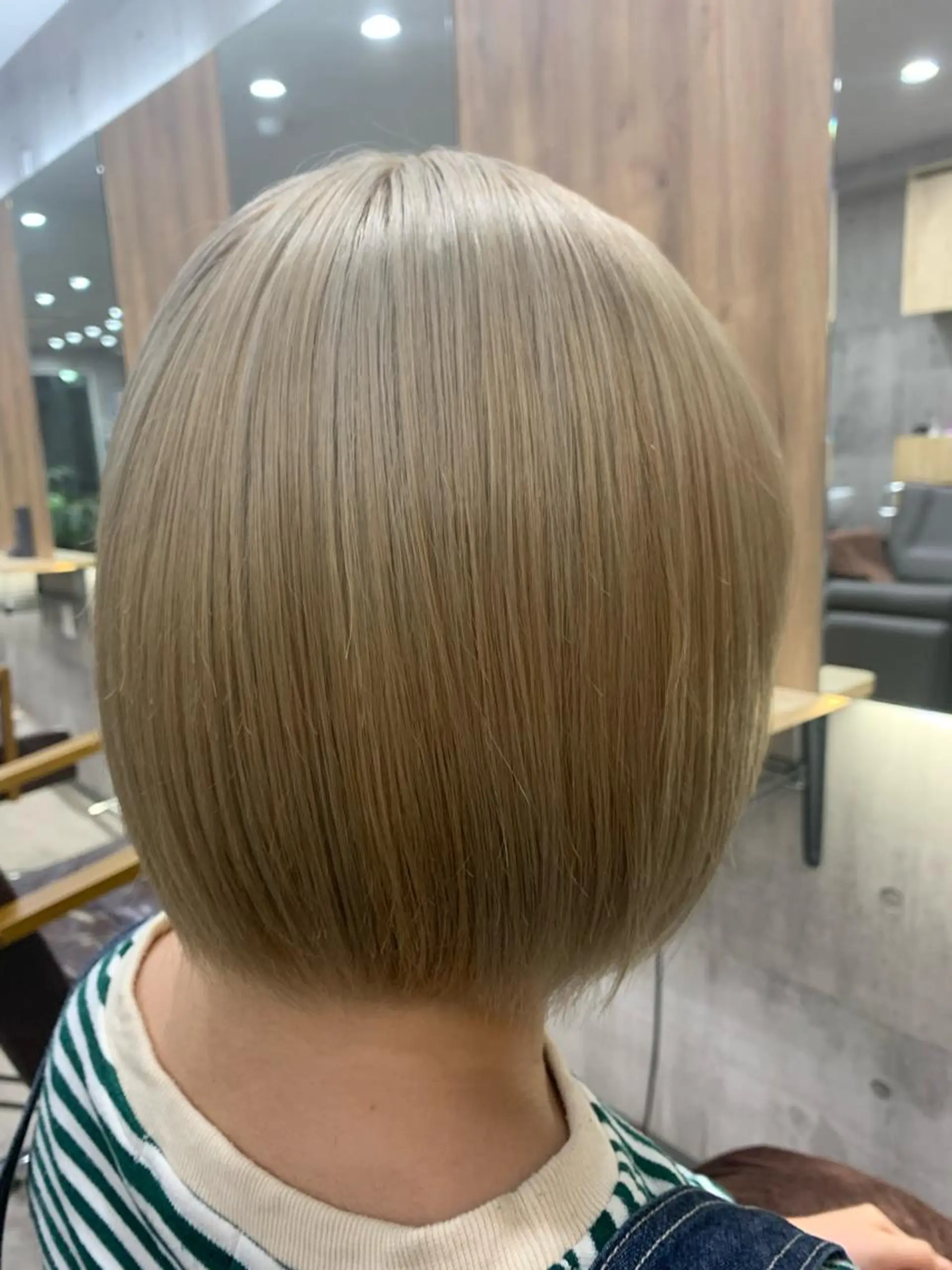 ショート カラー バレイヤージュ ベージュカラー ブリーチ ケアブリーチ ダブルカラー ヘアカラー トリートメント memento 斎藤大覚のヘアスタイル