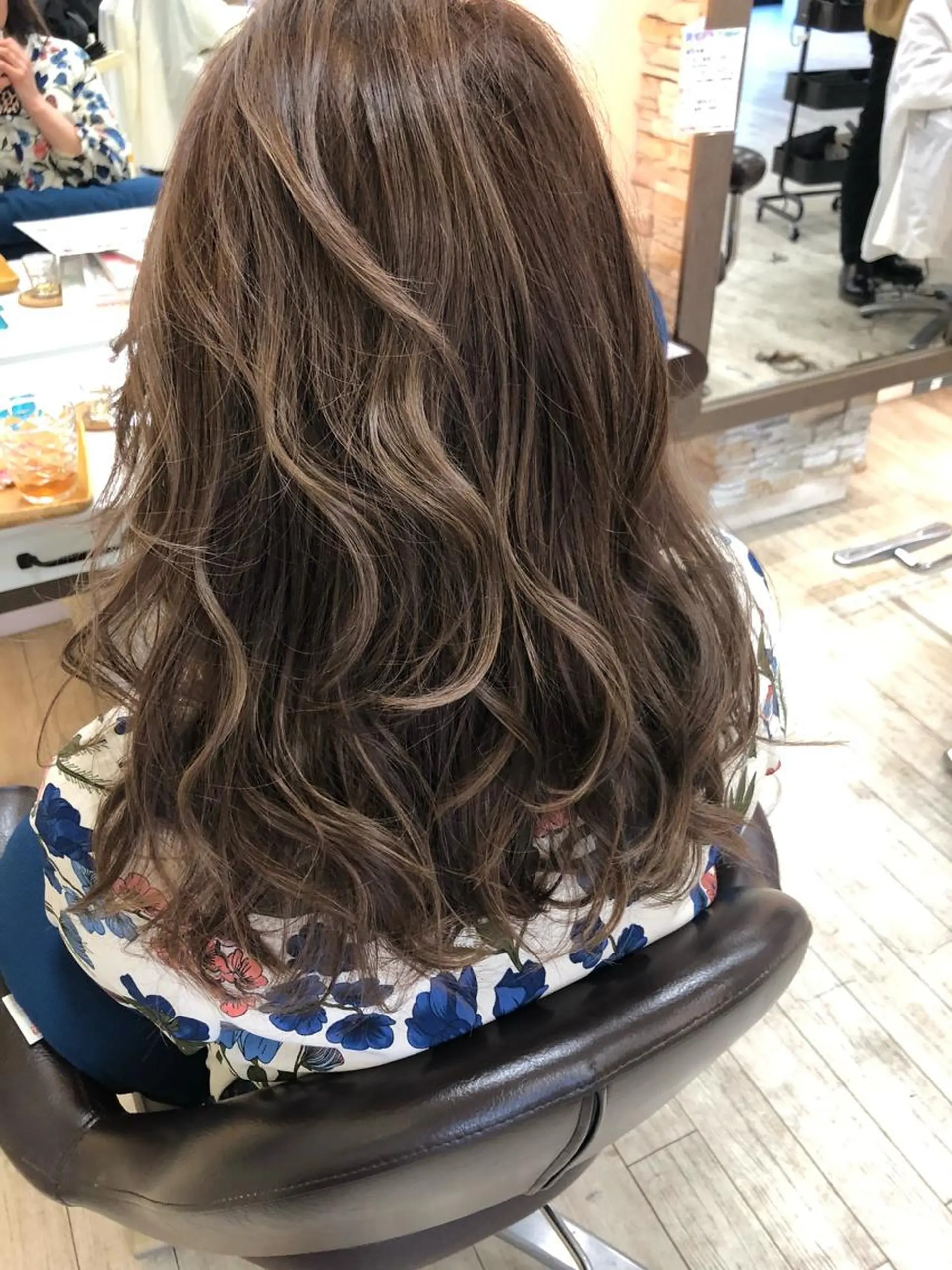 セミロング カラー 🌟イメチェン美容師 🌟清水 大輝のヘアスタイル