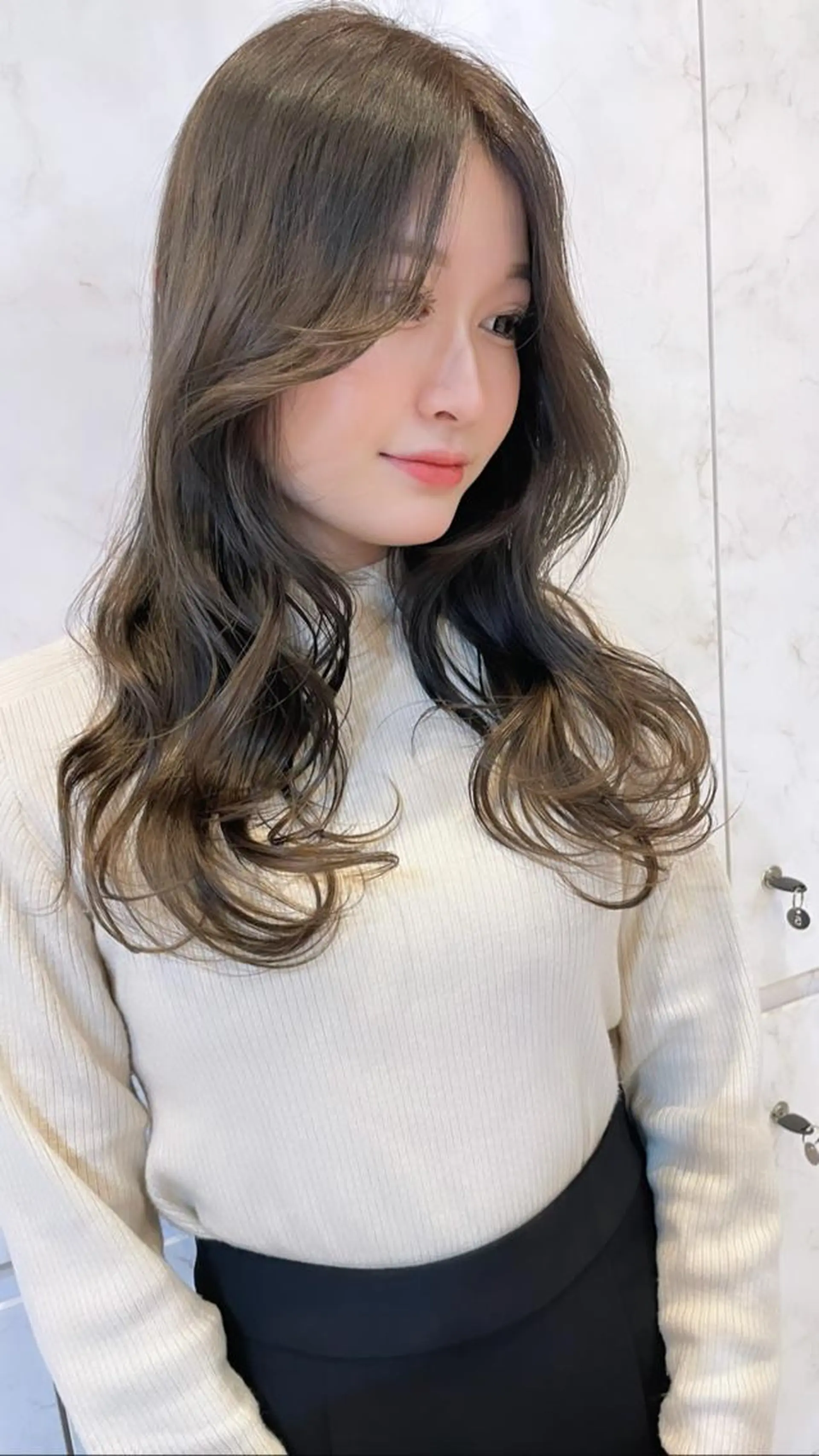 ロング カラー カット ヘアカラー トリートメント Akane レイヤー/艶カラーのヘアスタイル