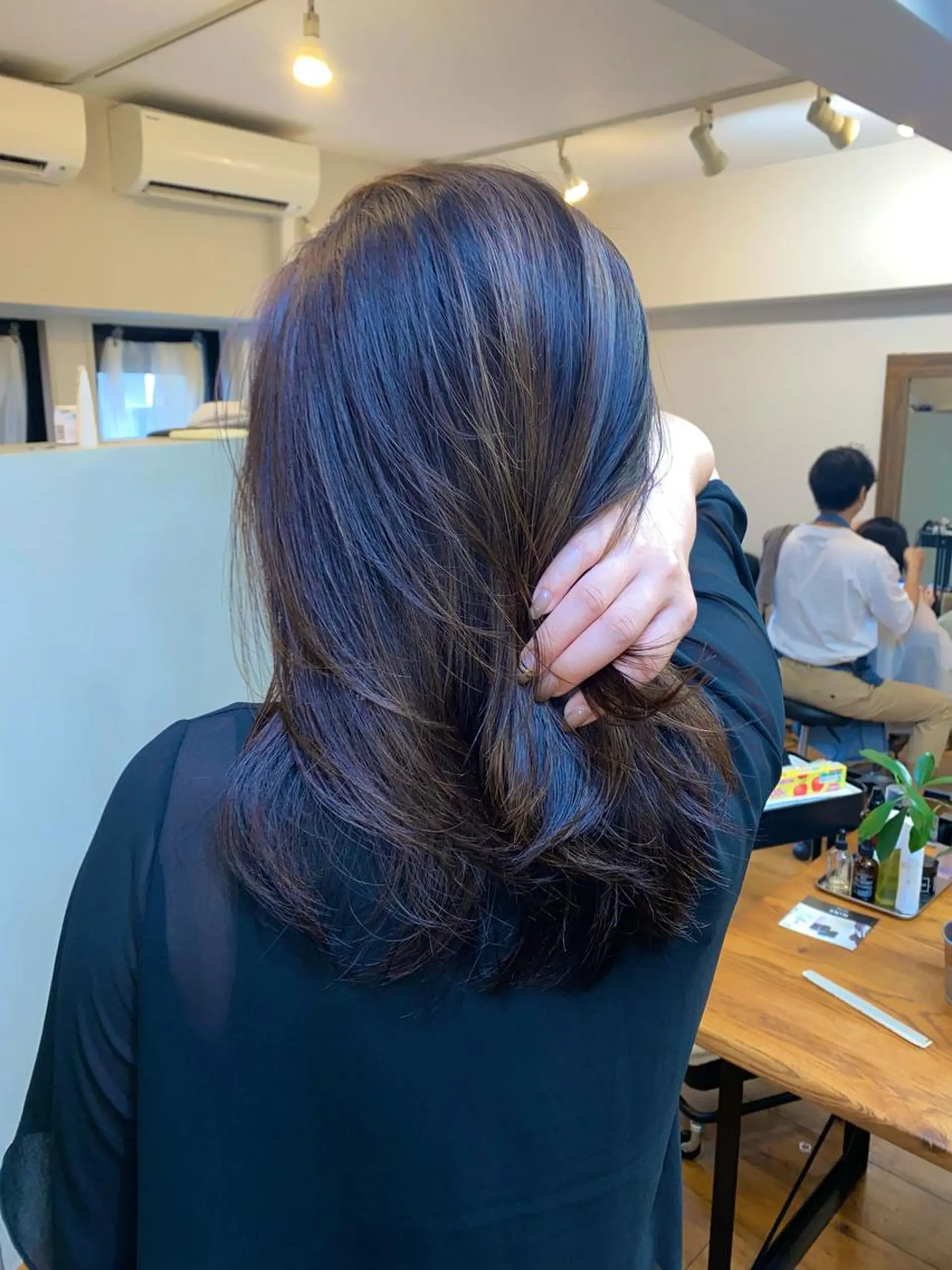 セミロング デザインカット 韓国風ヘア MAAT所属 AKANEのヘアスタイル