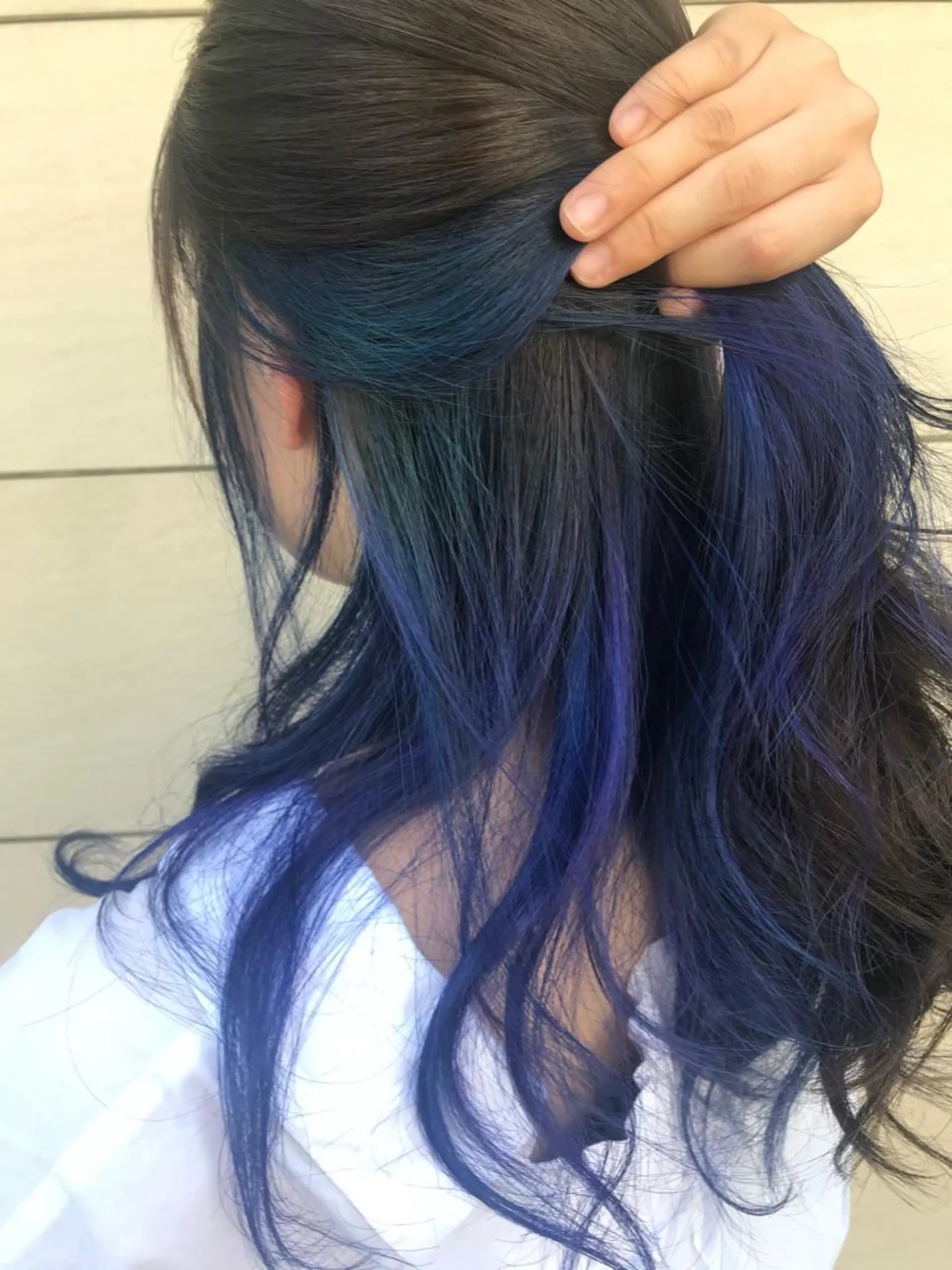 ロング カラー ブリーチ ブルーカラー 有馬ミク🌈 似合わせ美容師のヘアスタイル