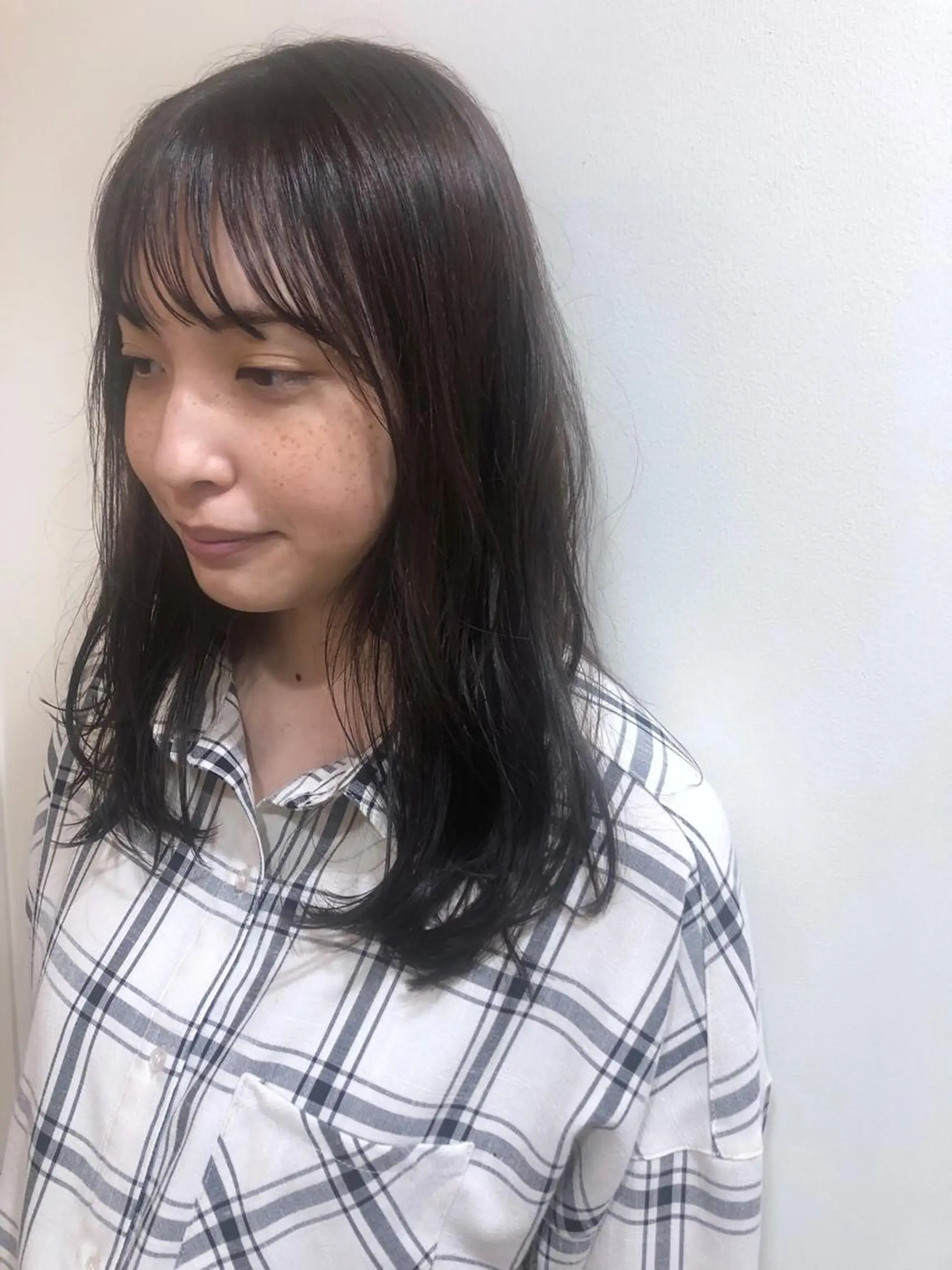 セミロング カラー カット ヘアカラー トリートメント MIOベージュカラー 柔らかいカラーのヘアスタイル