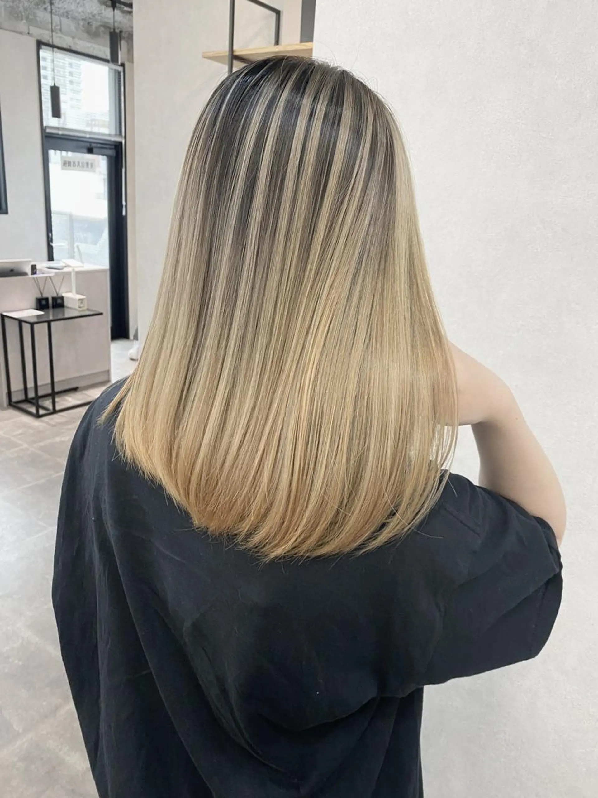 ミディアム カラー ヘアアレンジ ハイトーン カラーのヘアスタイル