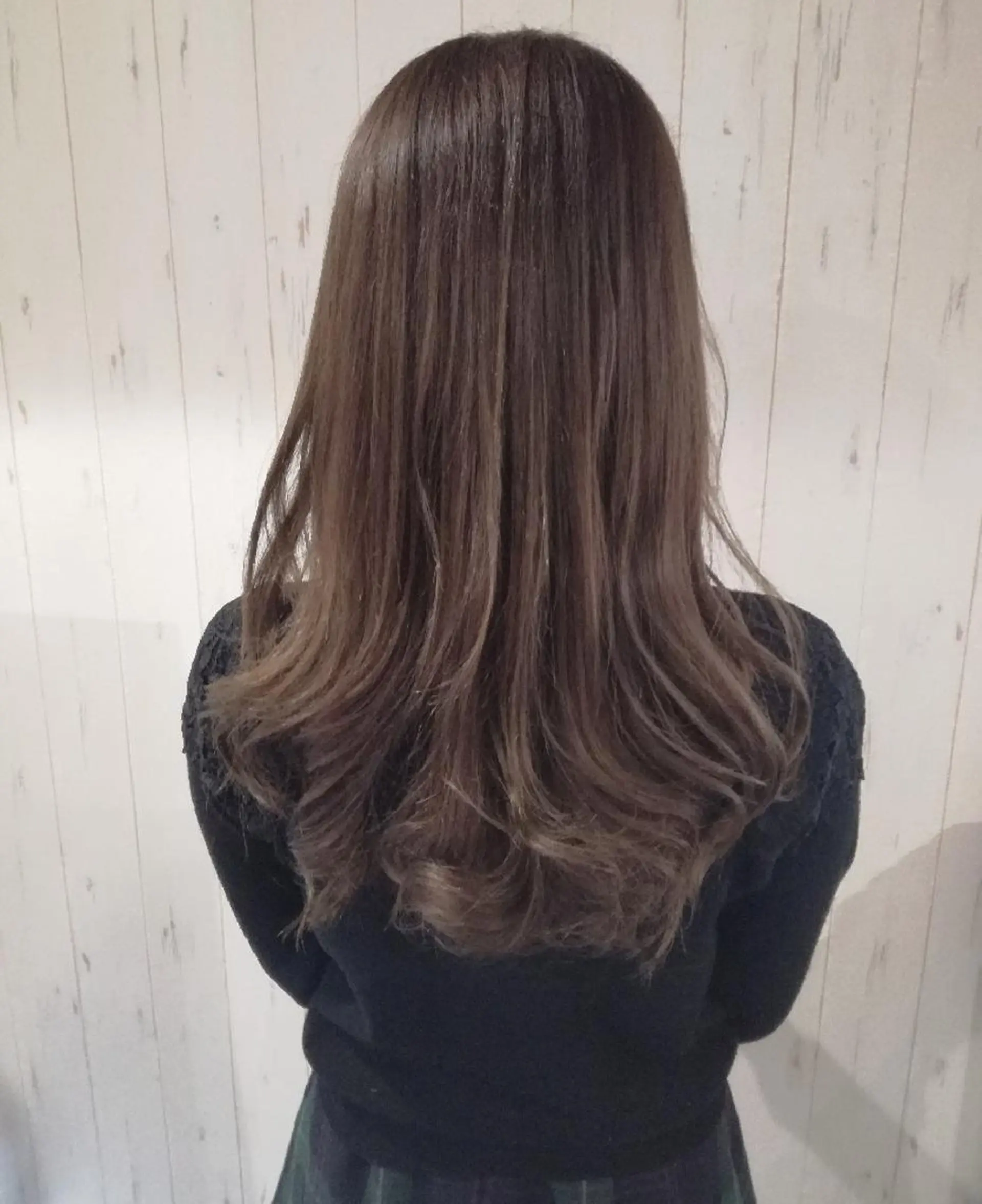 カラー ロング アッシュ ベージュカラー 西川 敏夫のヘアスタイル