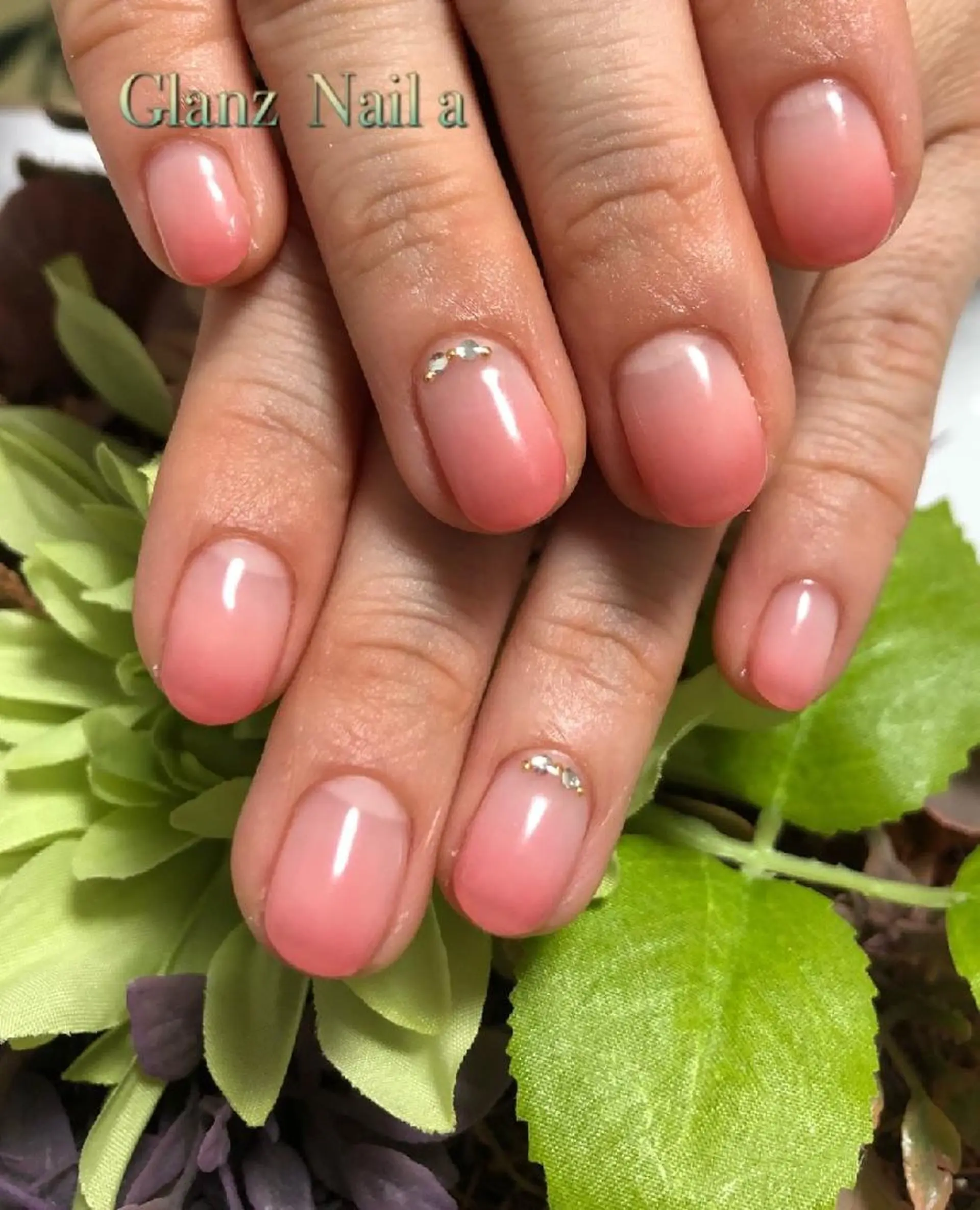 ネイル グラデーション ピンク ストーンネイル Glanz  Nail aのネイルデザイン