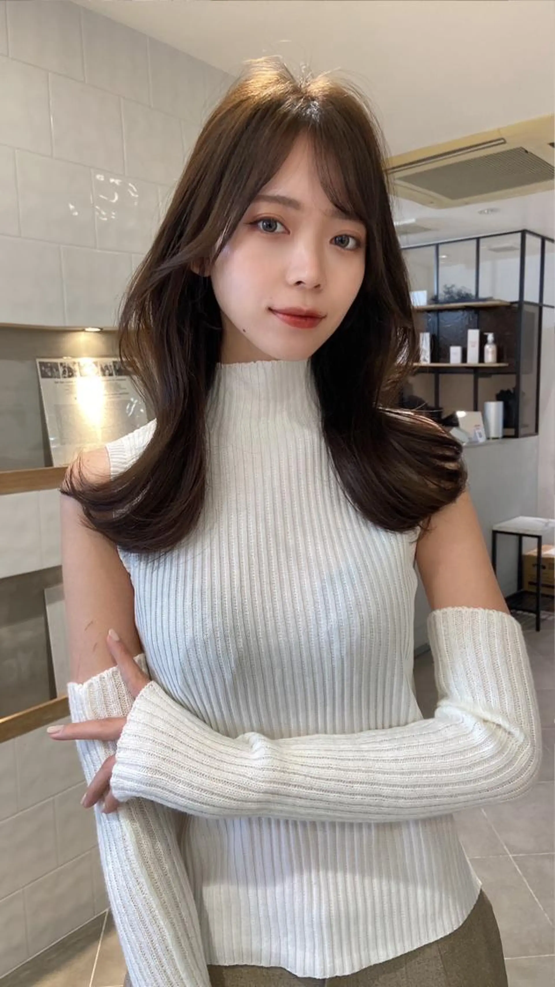 セミロング 女性らしいモテヘア 韓国ヘアhikariのヘアスタイル