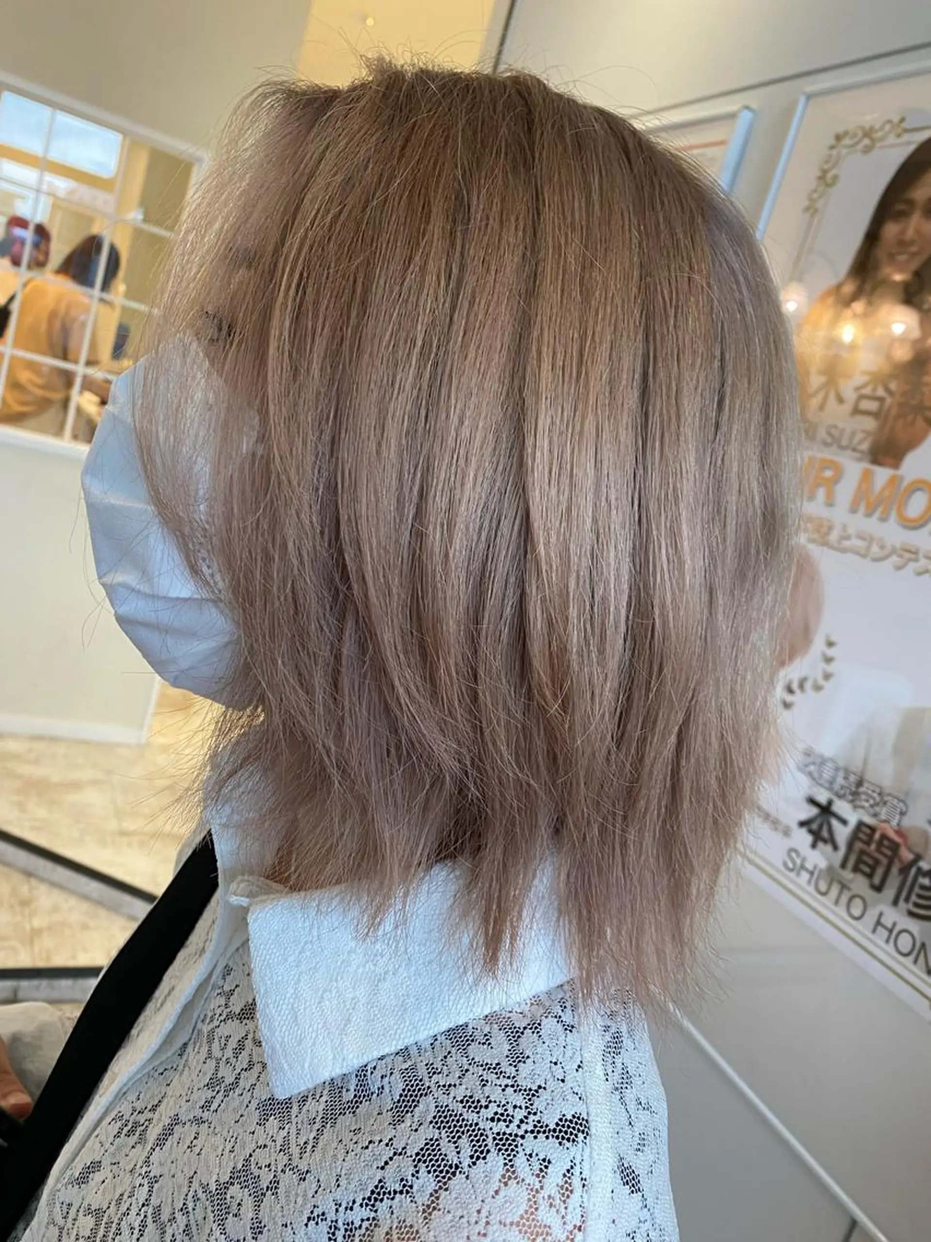 ショート 白髪ぼかしハイライト めさきすずなのヘアスタイル