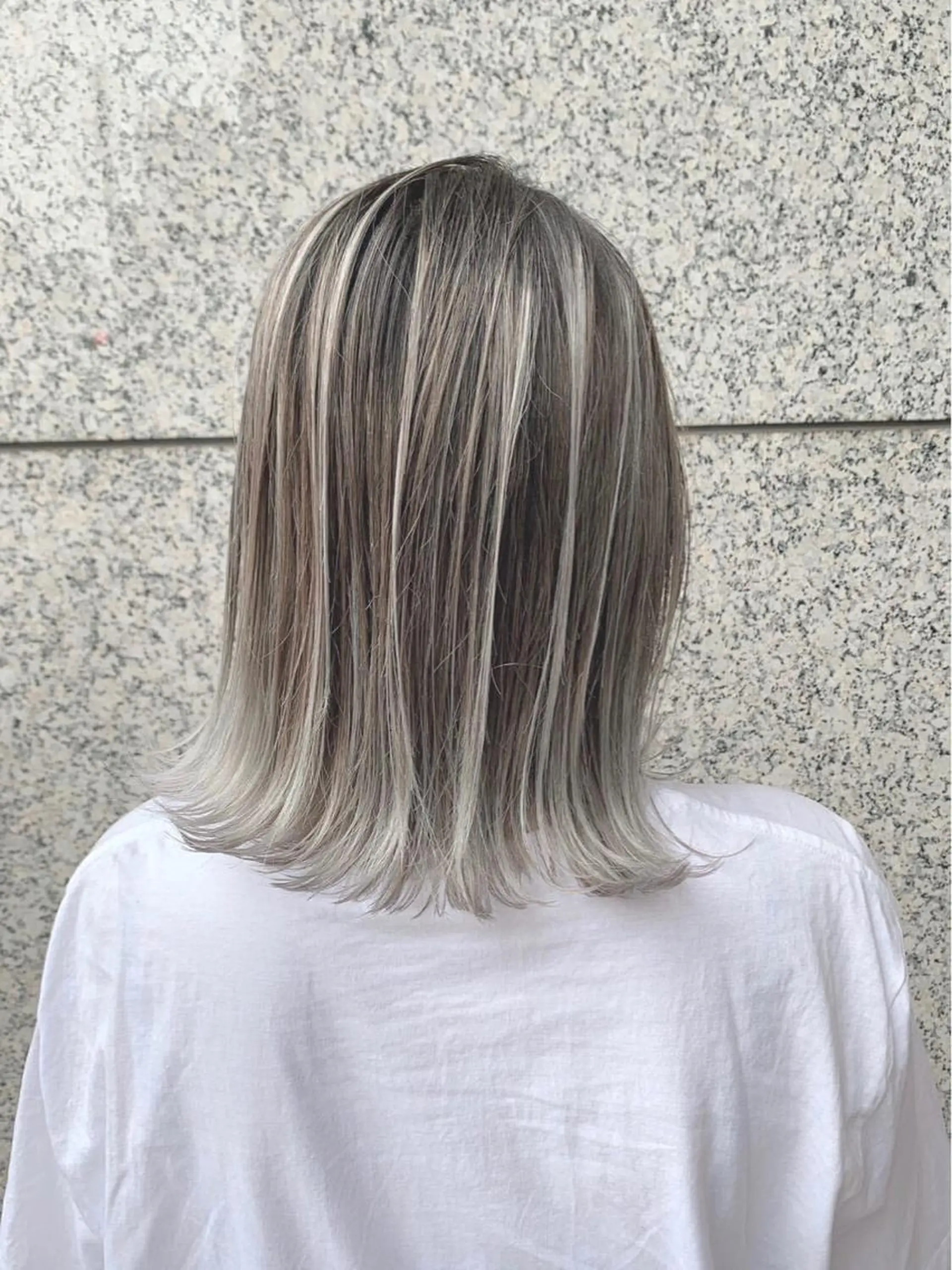 ミディアム ハイライト カット ヘアカラー トリートメント 平尾 拓也のヘアスタイル