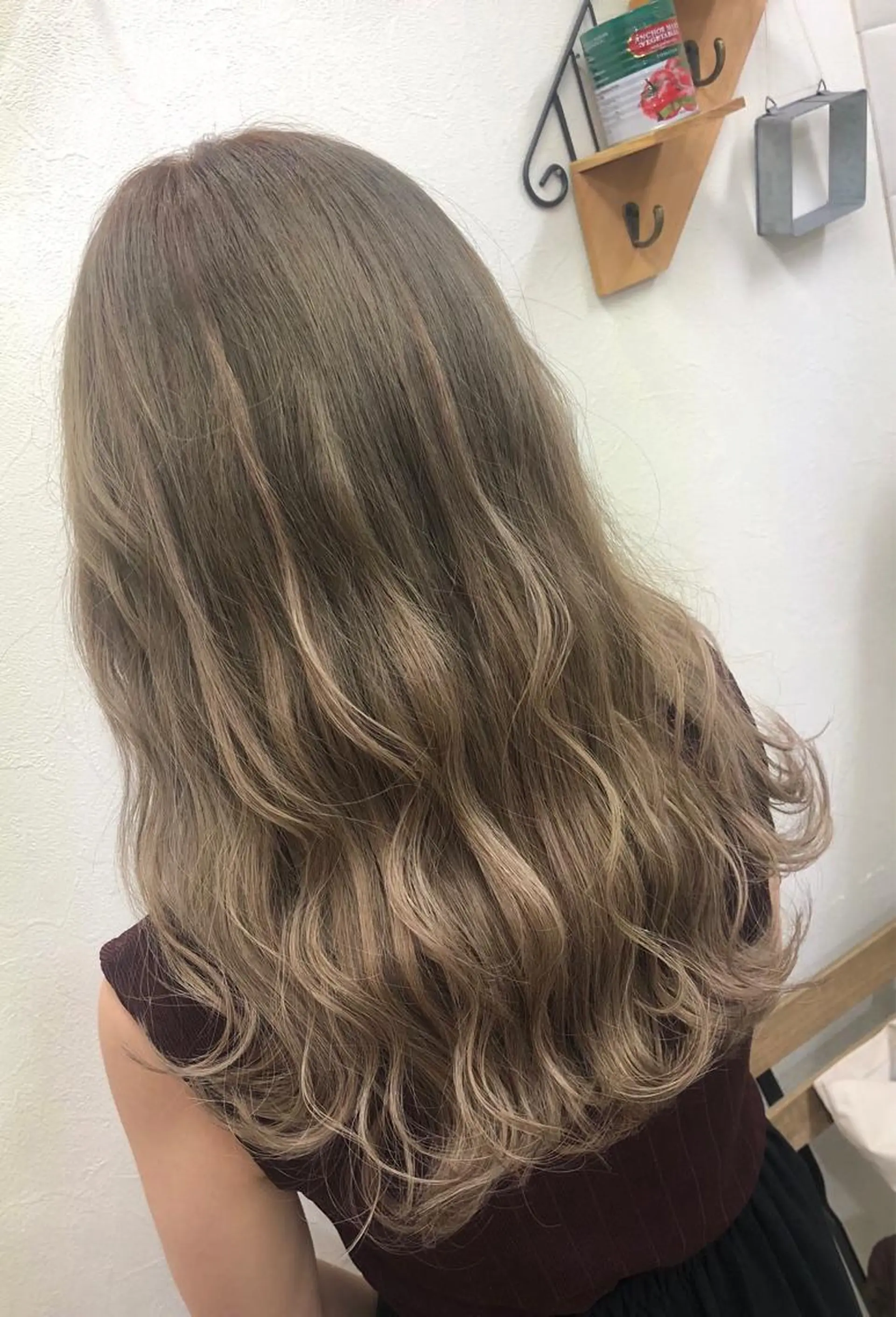 セミロング カラー アッシュ ベージュカラー ヘアカラー トリートメント エクステ MAKO ❤️‍🔥NEXTのヘアスタイル