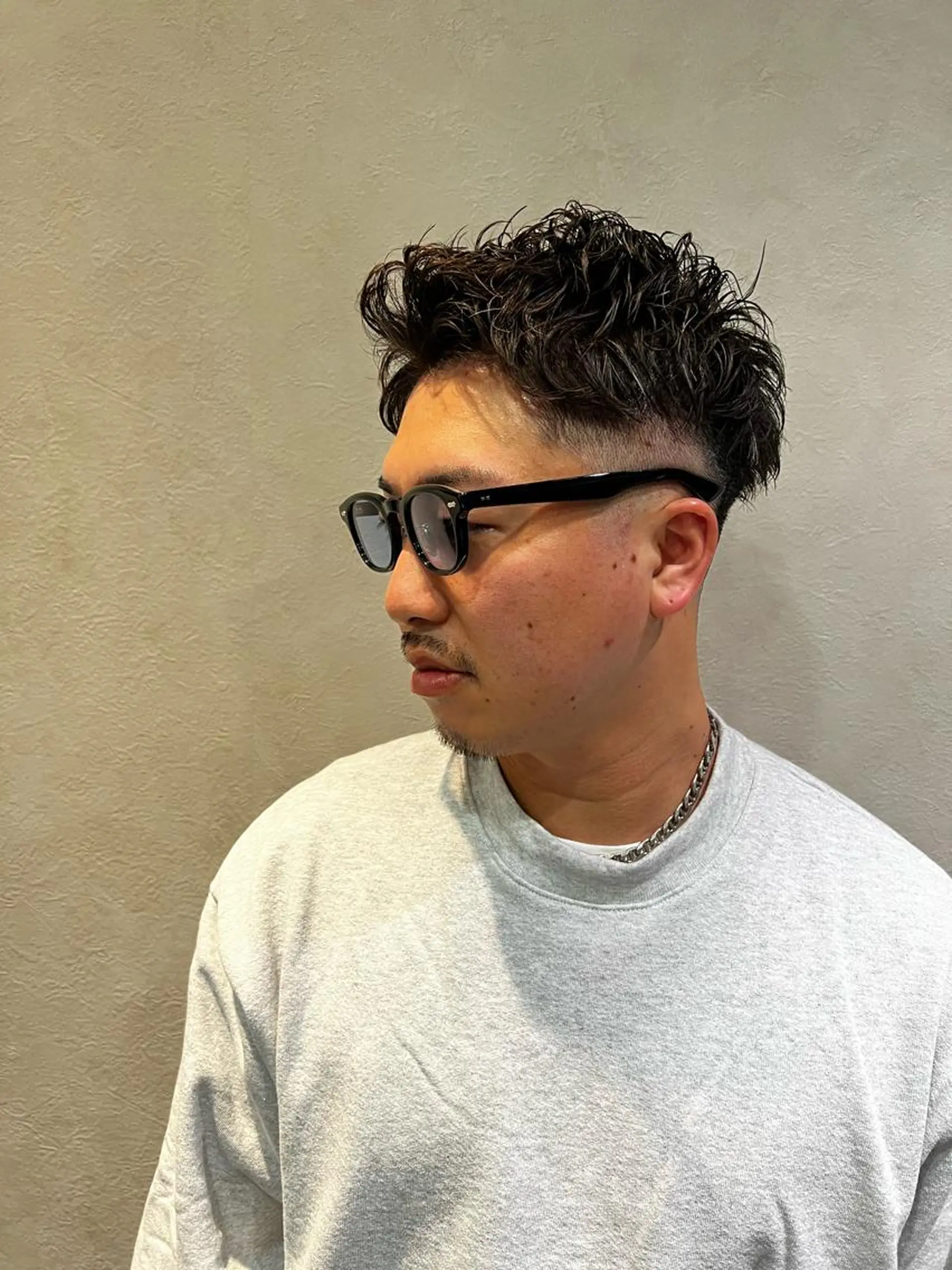 ショート パーマ メンズ フェードカット メンズハイライト メンズパーマ ハイライト カット パーマ BARBER SUGIYAMA所属・北千住理容室バーバー 小堀悠作のヘアスタイル