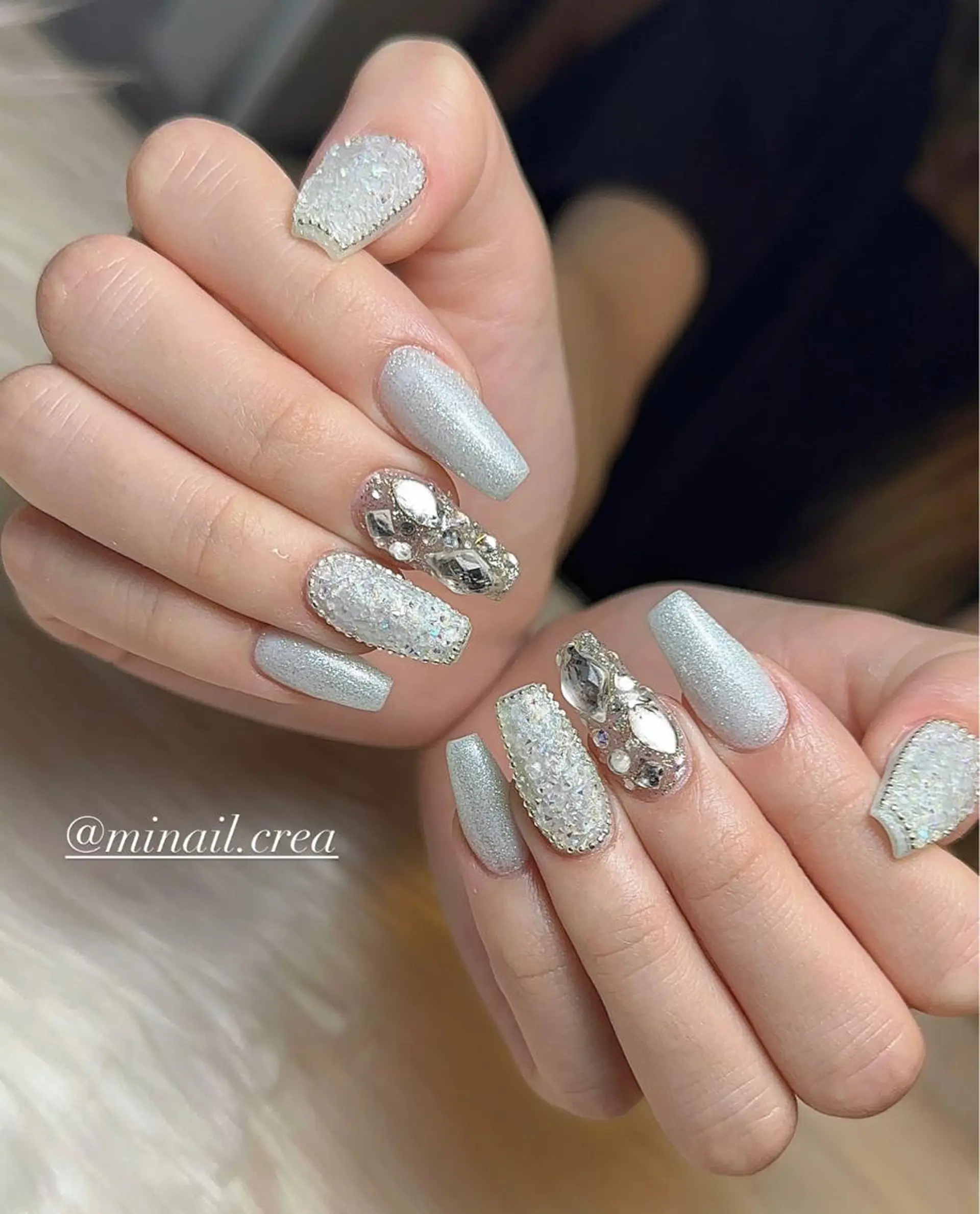 ネイル ブルー キラキラネイル ロングネイル ワンカラーネイル スカルプネイル ハンドネイル CRéA　-private nailsalon-所属・CReA nailのネイルデザイン