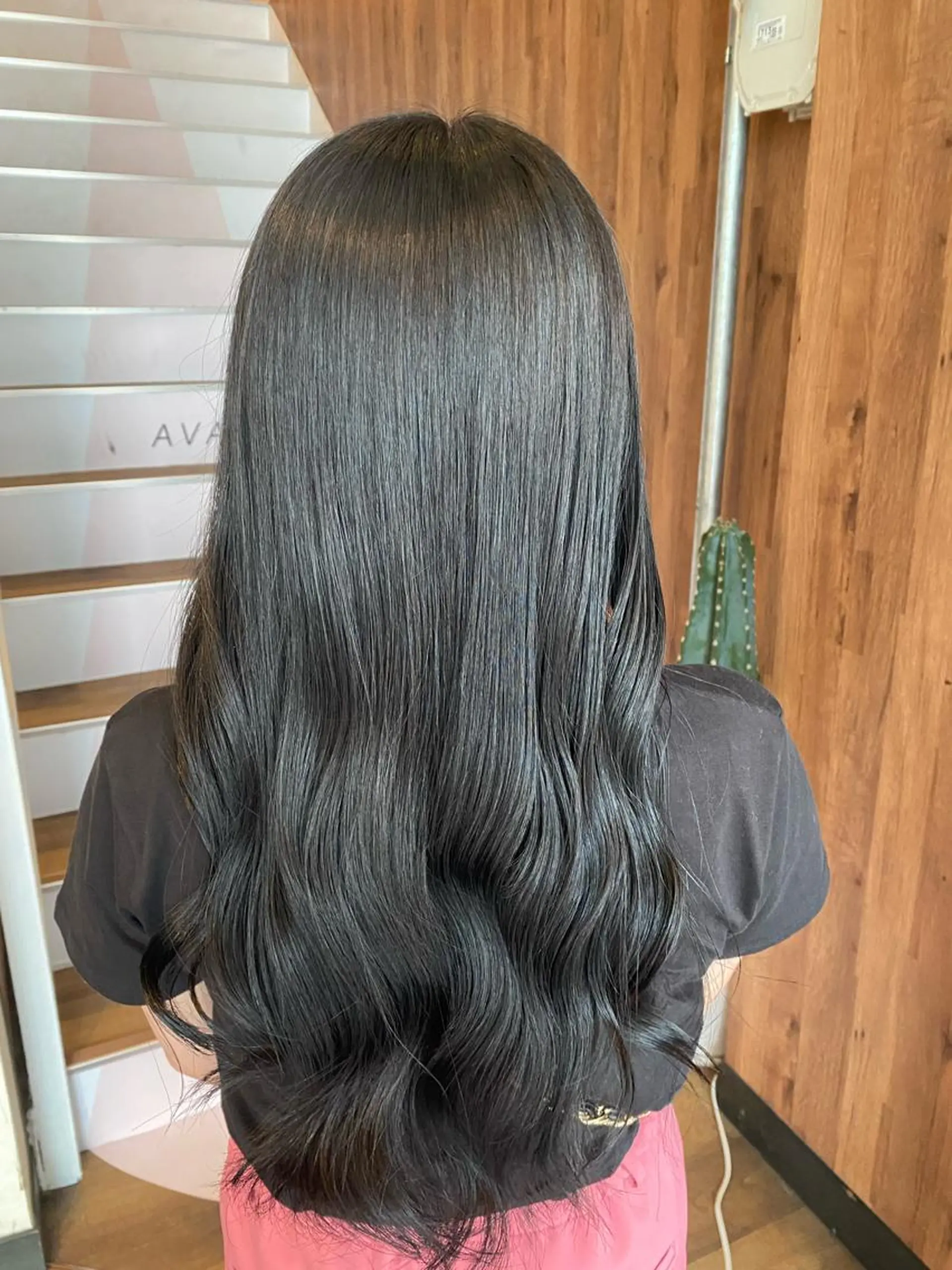 ロング カラー ヘアアレンジ アディクシーカラー アッシュ 黒髪 ブルーカラー ブルーブラック カット ヘアカラー トリートメント 【暗め透明感カラー】 【インナー】小島良太のヘアスタイル