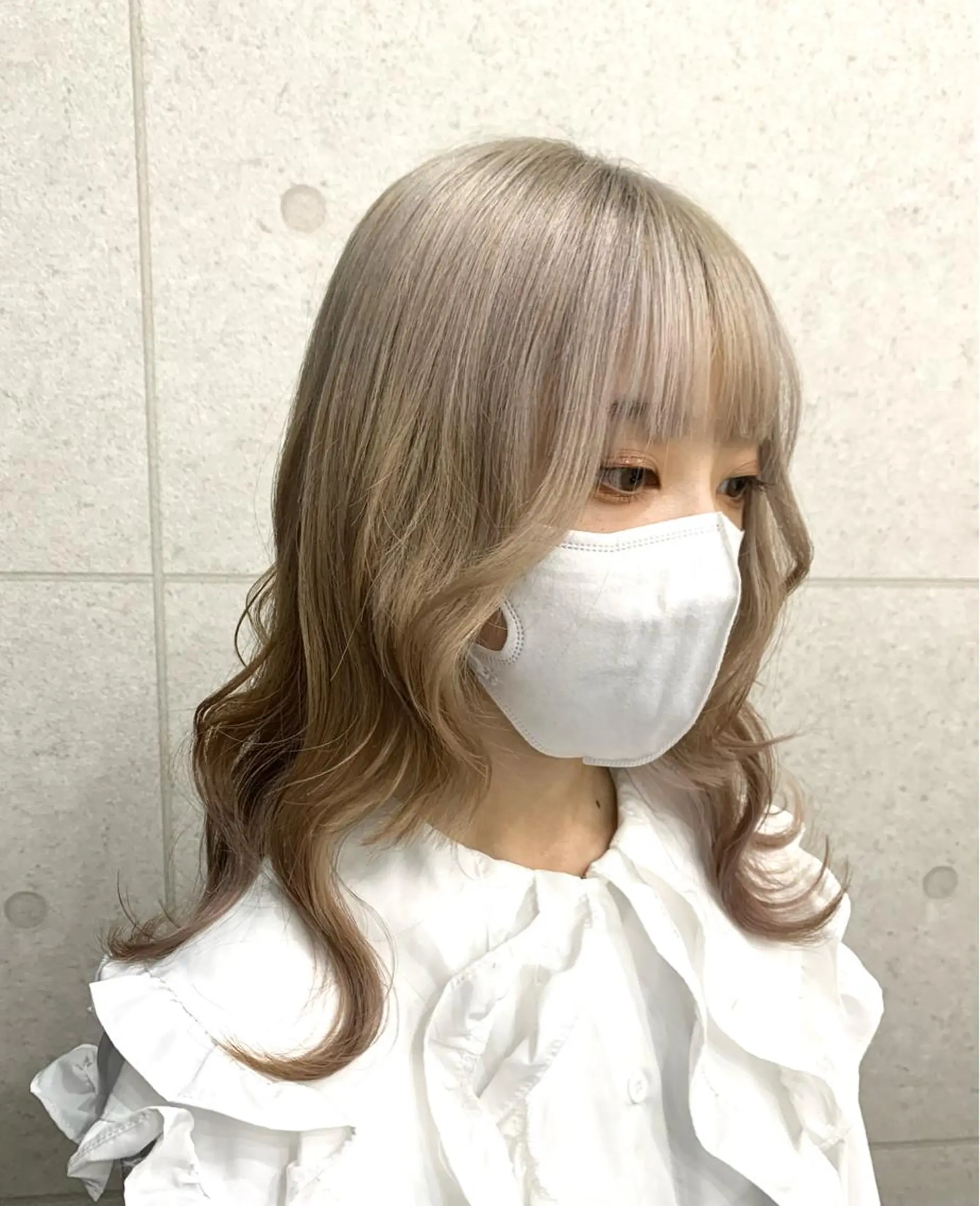 セミロング レイヤー ハイトーン 暖色⭐︎KANAKOのヘアスタイル
