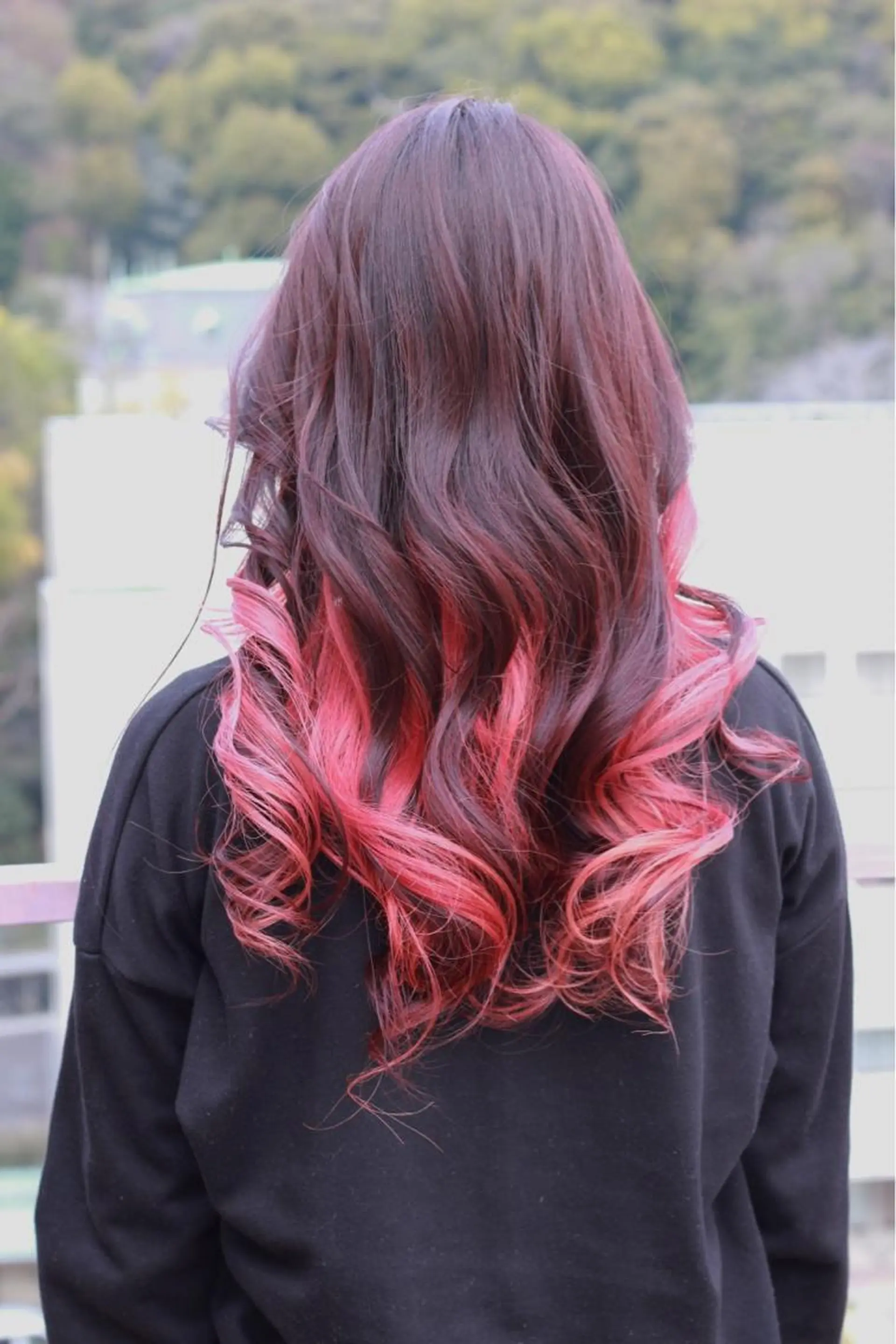 ロング カラー インナーカラー レッドカラー カット ヘアカラー トリートメント Viage （ビアージュ）のヘアスタイル