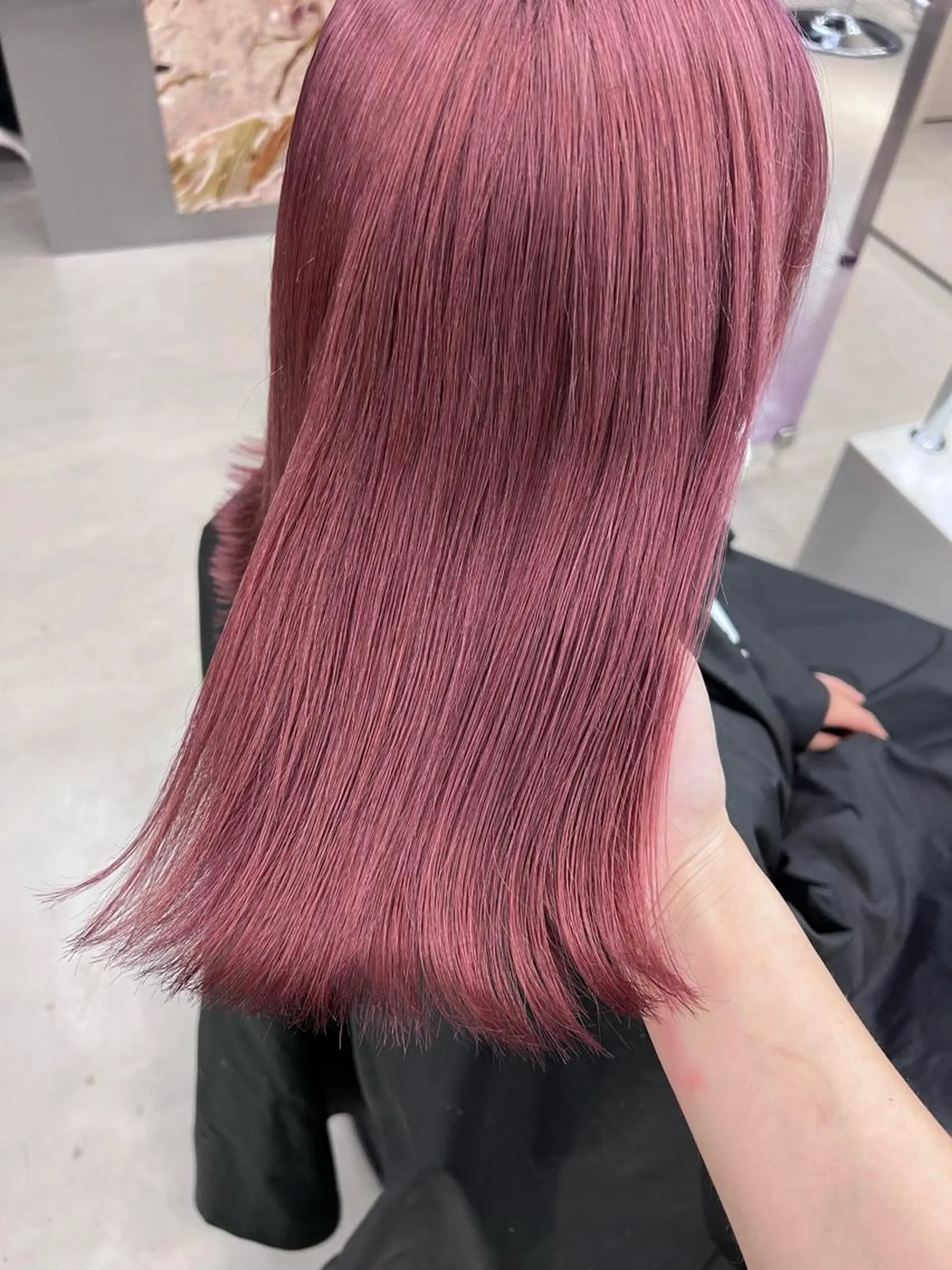 セミロング カラー ピンクカラー 紬/enne/ブリー チ/ハイトーンのヘアスタイル