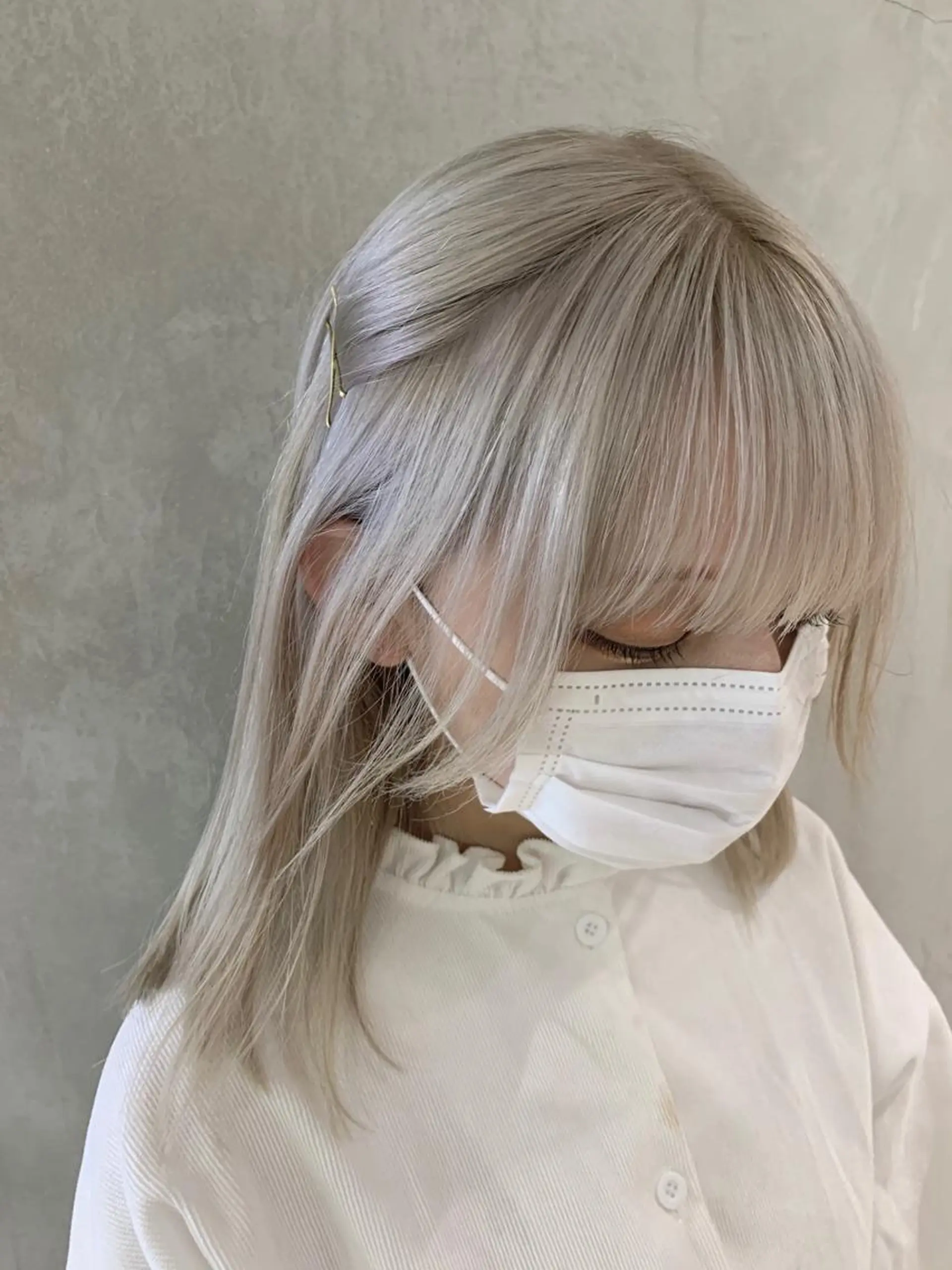 ミディアム カラー ヘアアレンジ ブリーチ ブロンド ダブルカラー ホワイトブロンド カット ヘアカラー トリートメント 艶ハイトーン/ヘア アレンジAYAKAのヘアスタイル