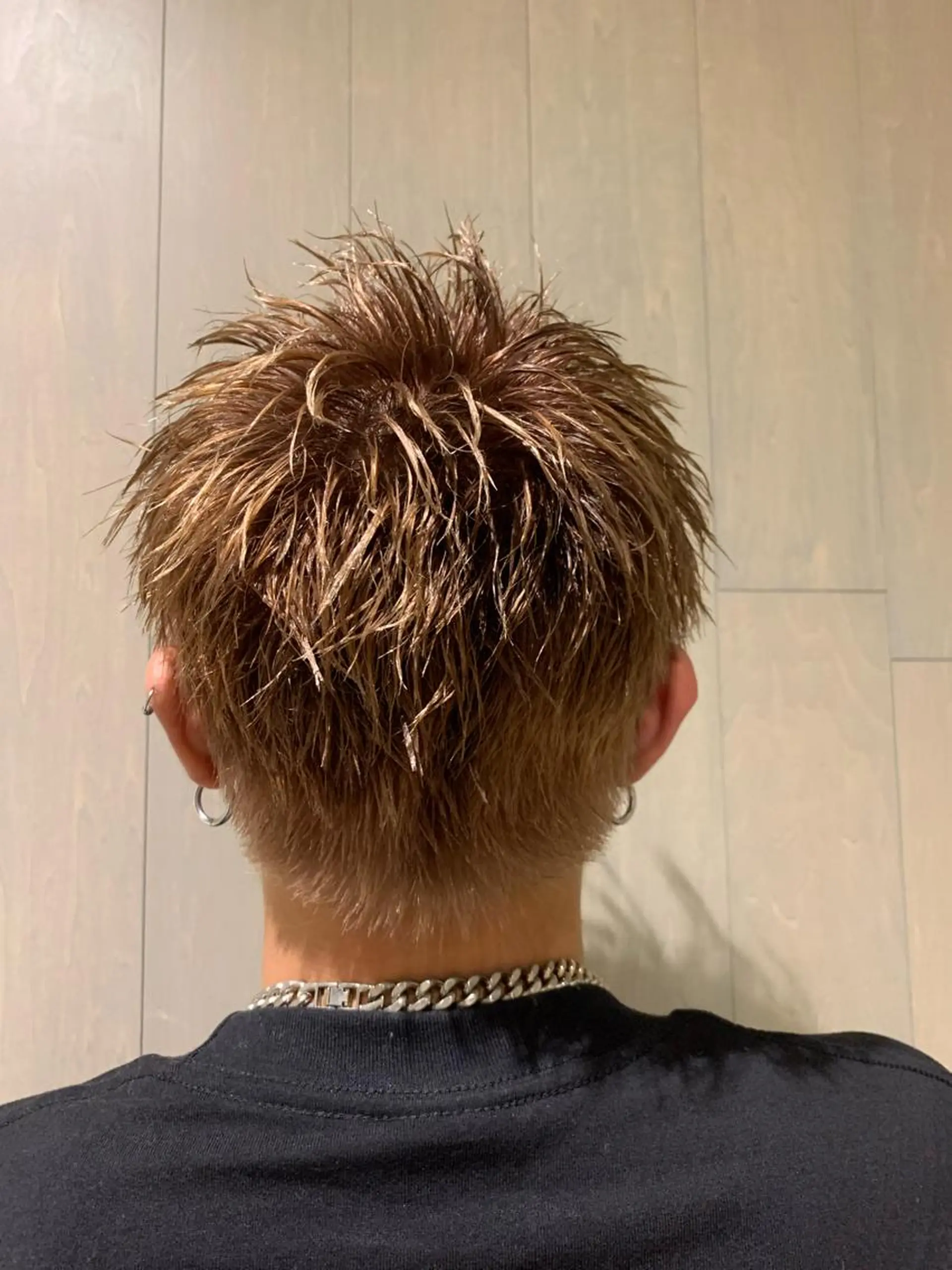ショート カラー 糟谷 慈英のヘアスタイル