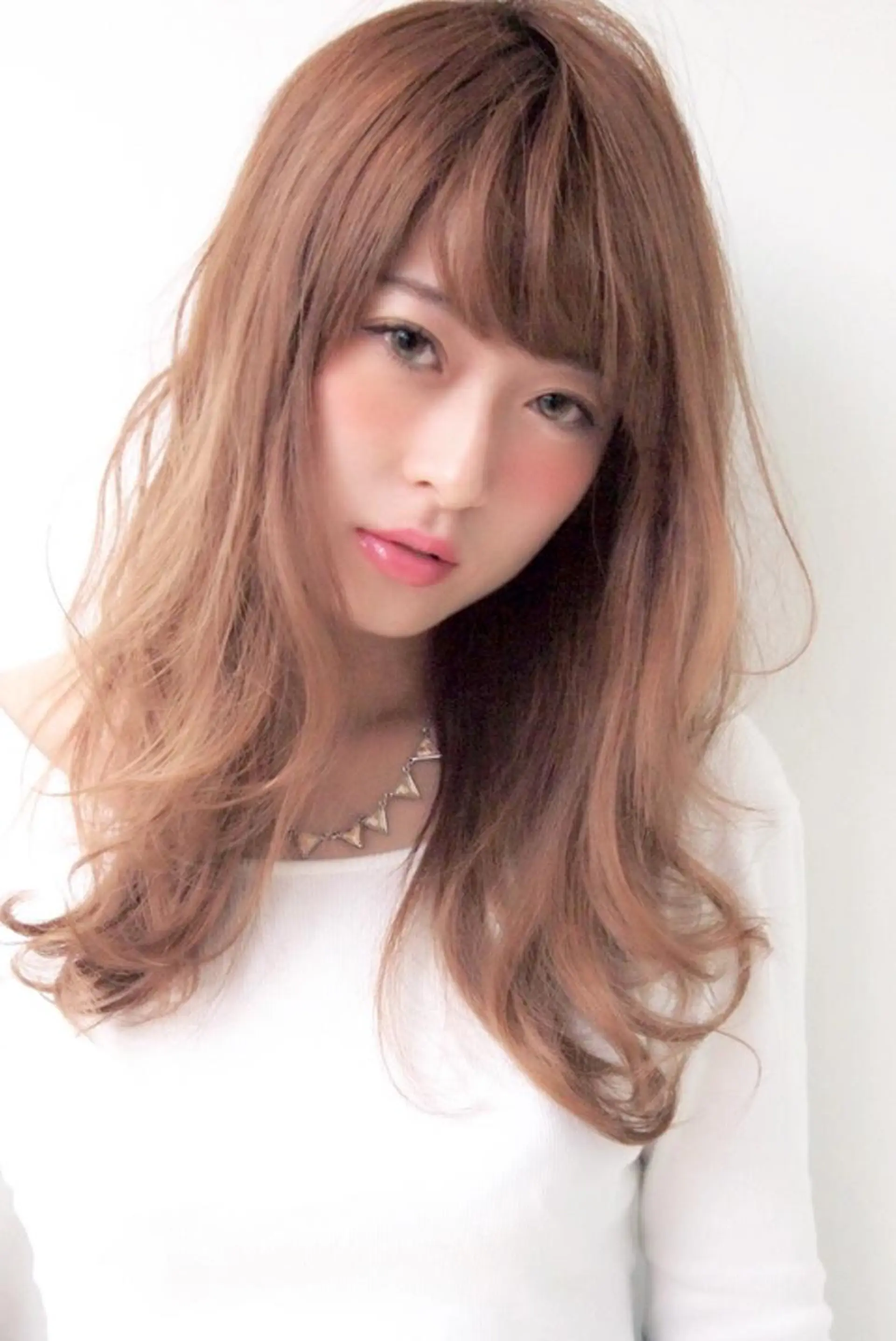 セミロング カラー ヤナ マネージャーのヘアスタイル