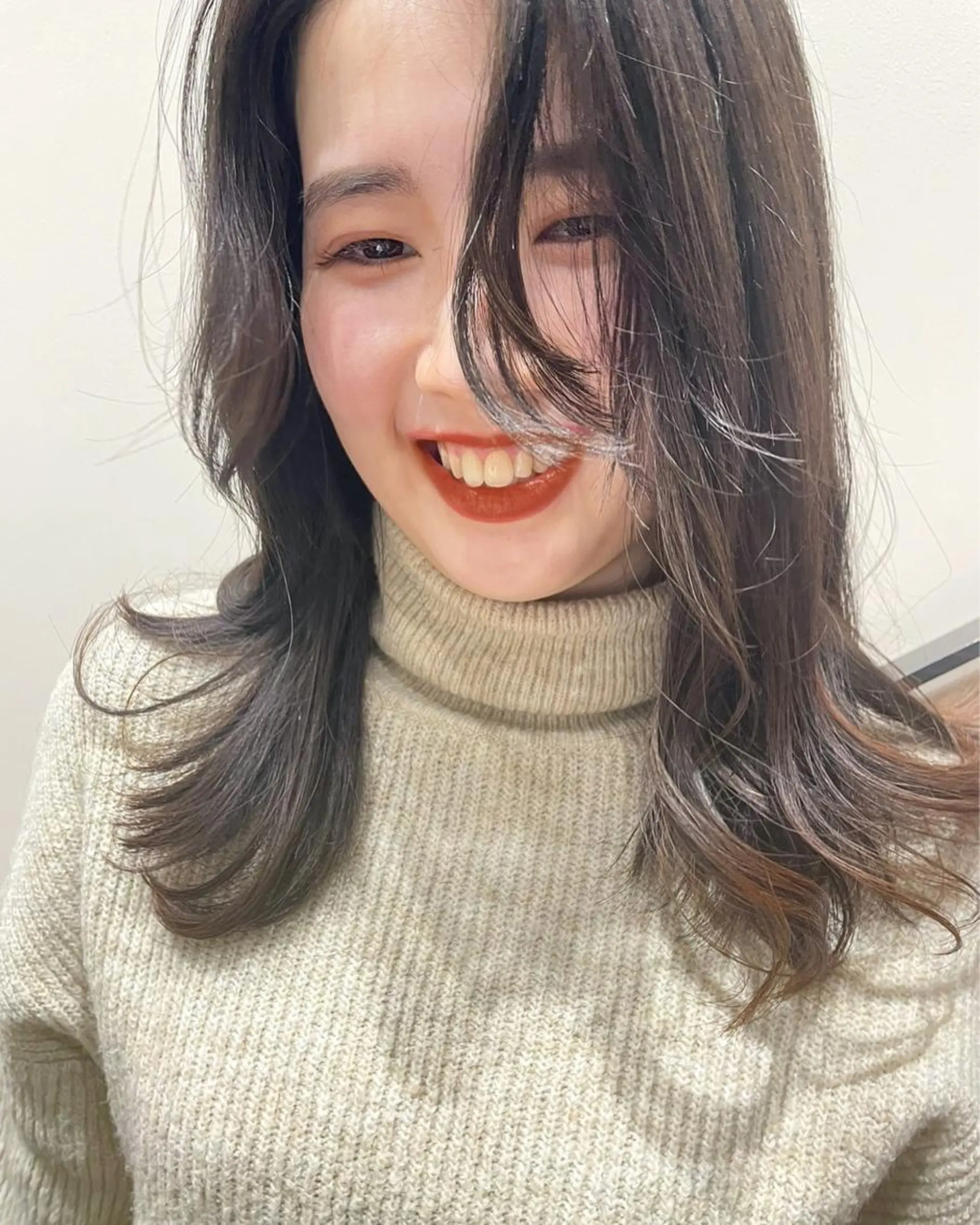 ミディアム 韓国風ヘア tomo🍒パーマ ハイトーン似合わせのヘアスタイル