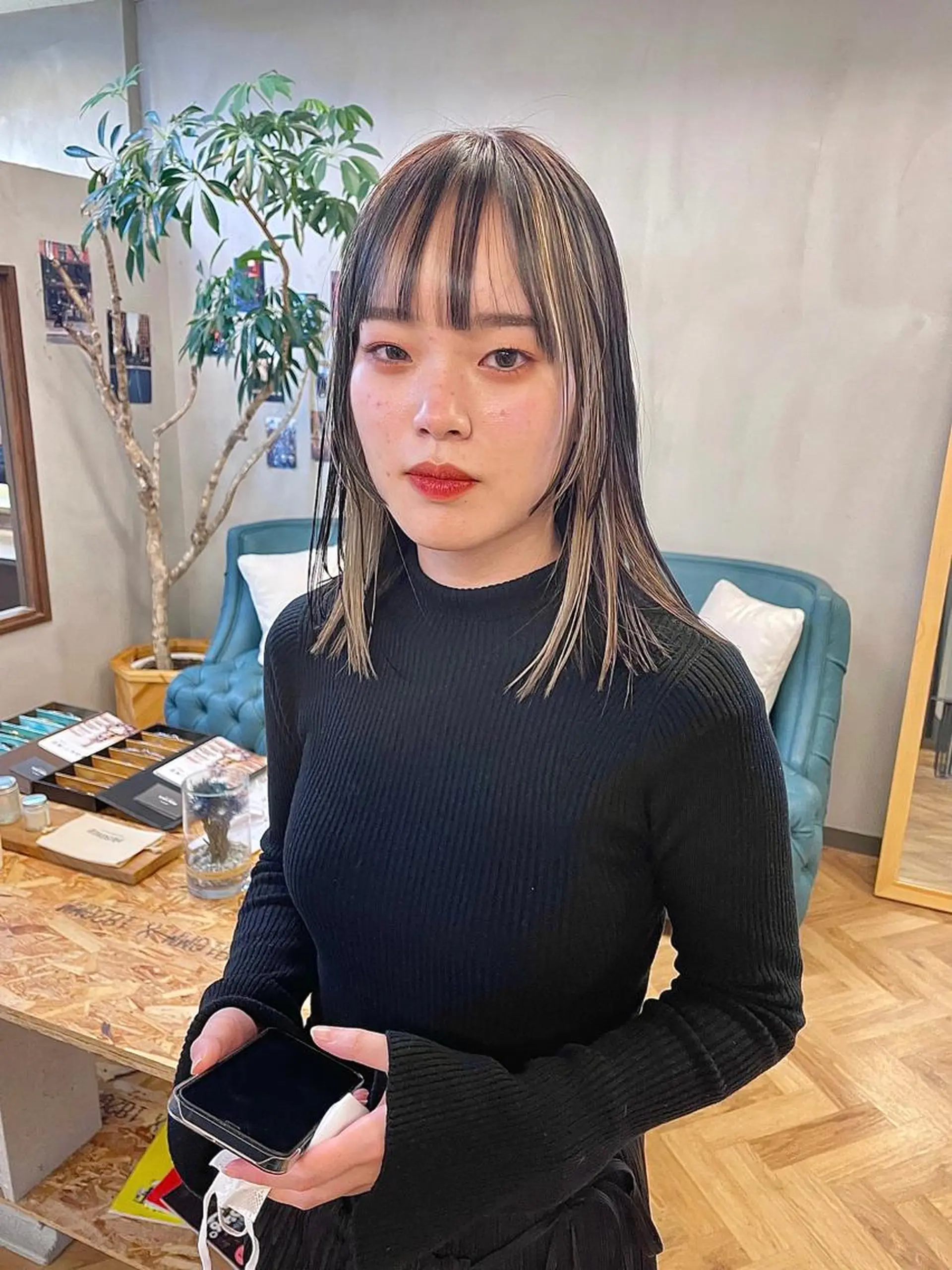 ミディアム カラー パーマ ヘアアレンジ メンズ キッズ ネイル マツエク・マツパ アイブロウ メンズインナーカラー インナーカラー 眉カラー カット ヘアカラー トリートメント tatsumi/ボブ ウルフ/レイヤーのヘアスタイル